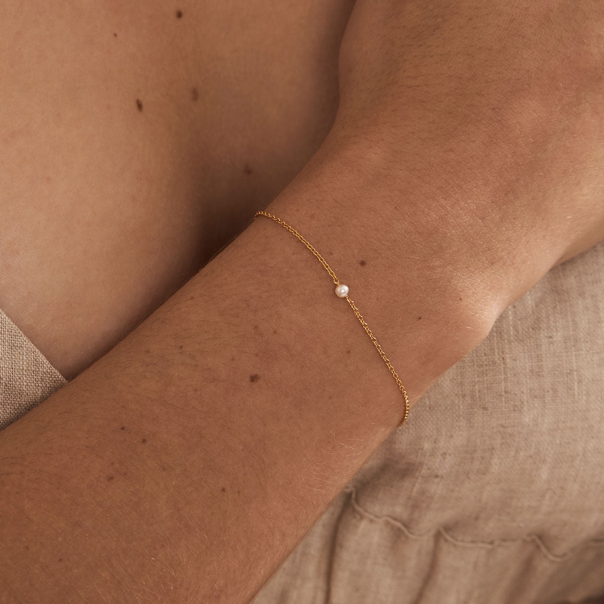 Elegant Gold Pearl Bracelet for Women - Dainty & Timeless Jewelry Gift for Her - Perfect for Weddings, Parties & Everyday Wear