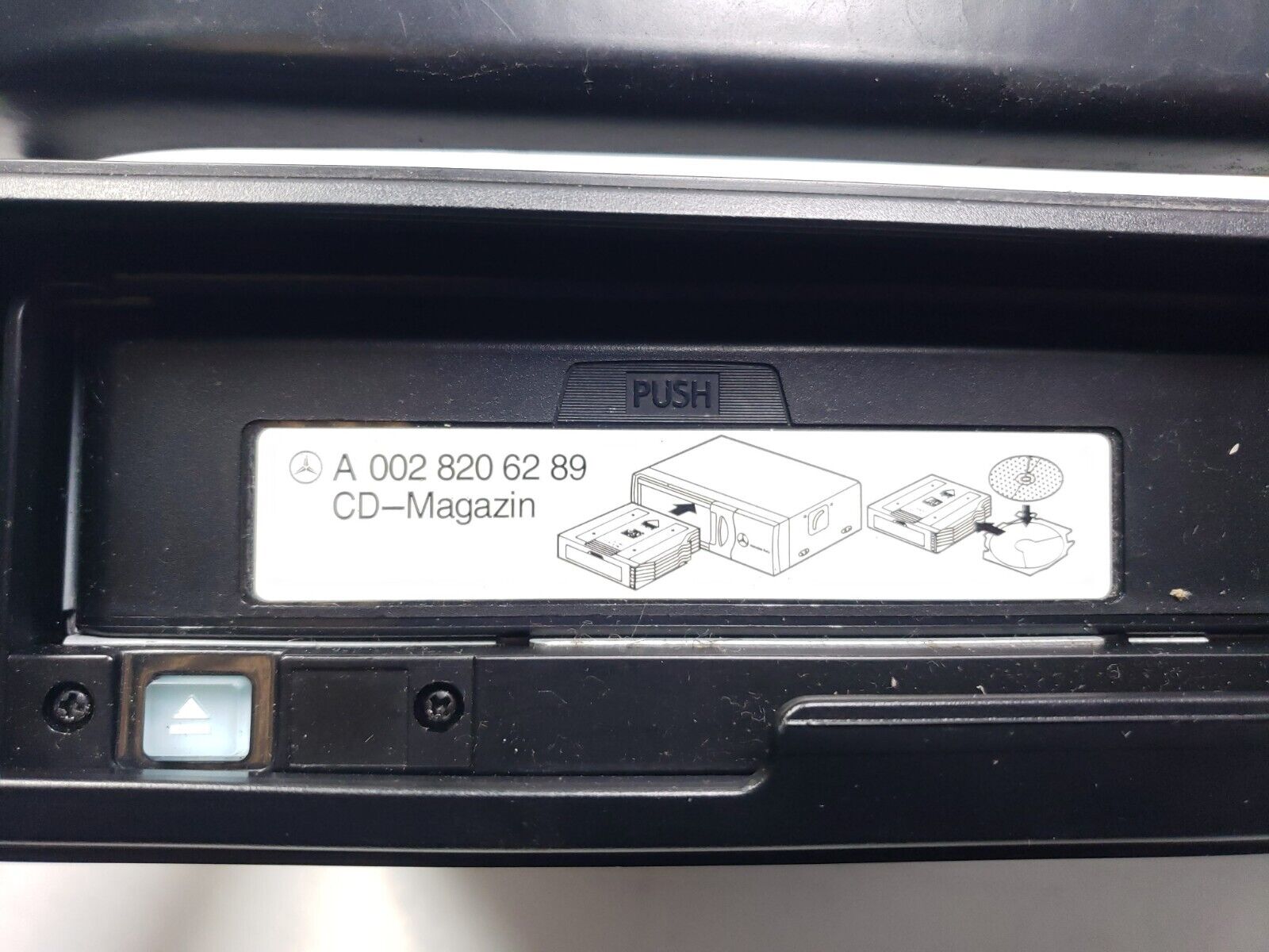 Original Mercedes W163 ML320 ML55 AMG 6-Disc CD Changer Player OEM 1638201589 - Perfect for Car Audio Upgrade & Classic Mercedes Restoration