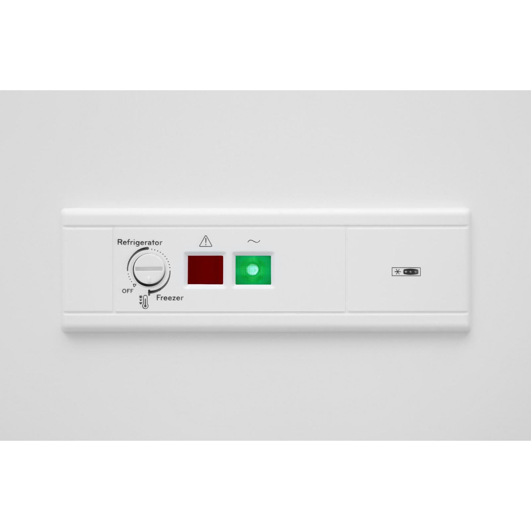 Amana AZC5216LW 7.0 Cu. Ft. Chest Freezer in White - Energy Efficient, Deep Freeze Storage for Home, Garage, or Basement - Perfect for Bulk Food, Meat, and Frozen Goods