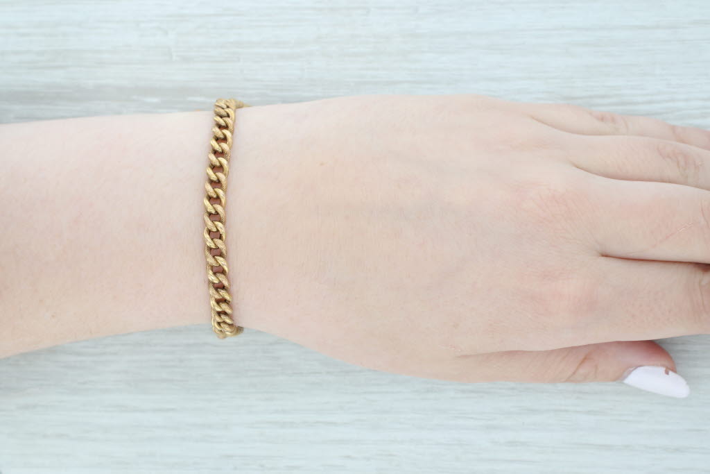 22k Yellow Gold Antique Curb Chain Bracelet - 7.25 Inch Length, 5.7mm Width with Secure Box Clasp & Safety Chain - Perfect for Vintage Jewelry Lovers, Gift Giving & Special Occasions
