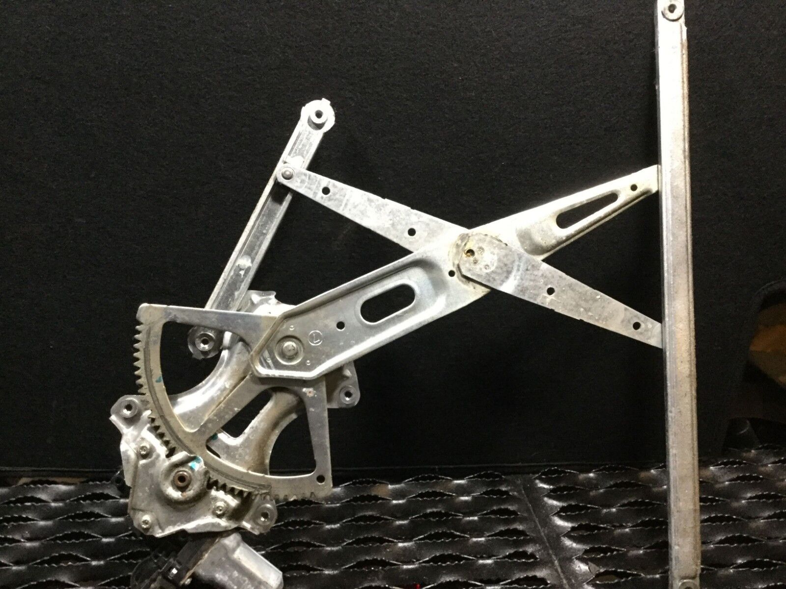 2005-2009 Toyota Prius Right Front Passenger Window Regulator & Motor Assembly - OEM Replacement Part for Smooth Power Window Operation - Perfect for DIY Repairs & Auto Maintenance