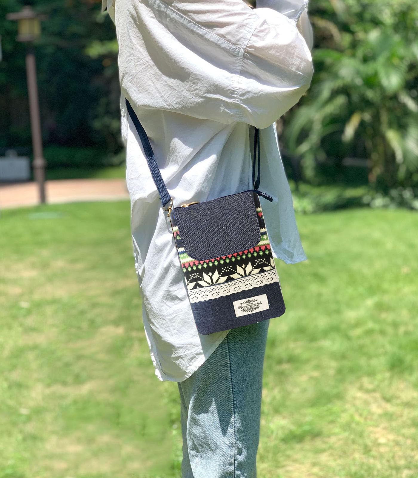 Stylish Leaf Pattern Canvas Crossbody Phone Purse for Women - Lightweight Small Wallet Bag with Adjustable Strap - Perfect for Daily Use, Shopping, Travel & Outings