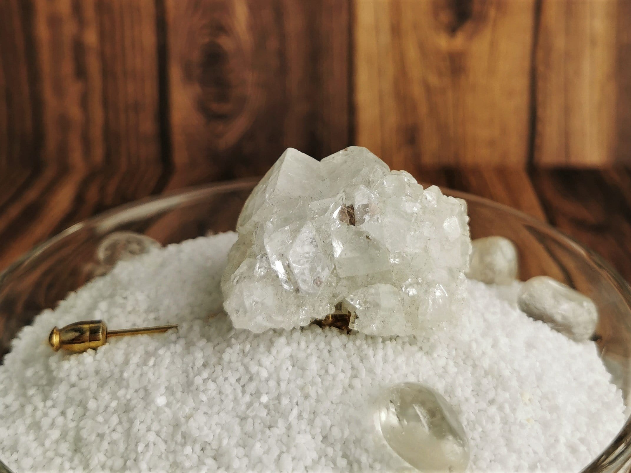 Natural Apophyllite Crystal Cluster Brooch - Healing Stone Jewelry for Spiritual Growth & Energy Balance | Perfect for Meditation, Reiki, and Gift Giving