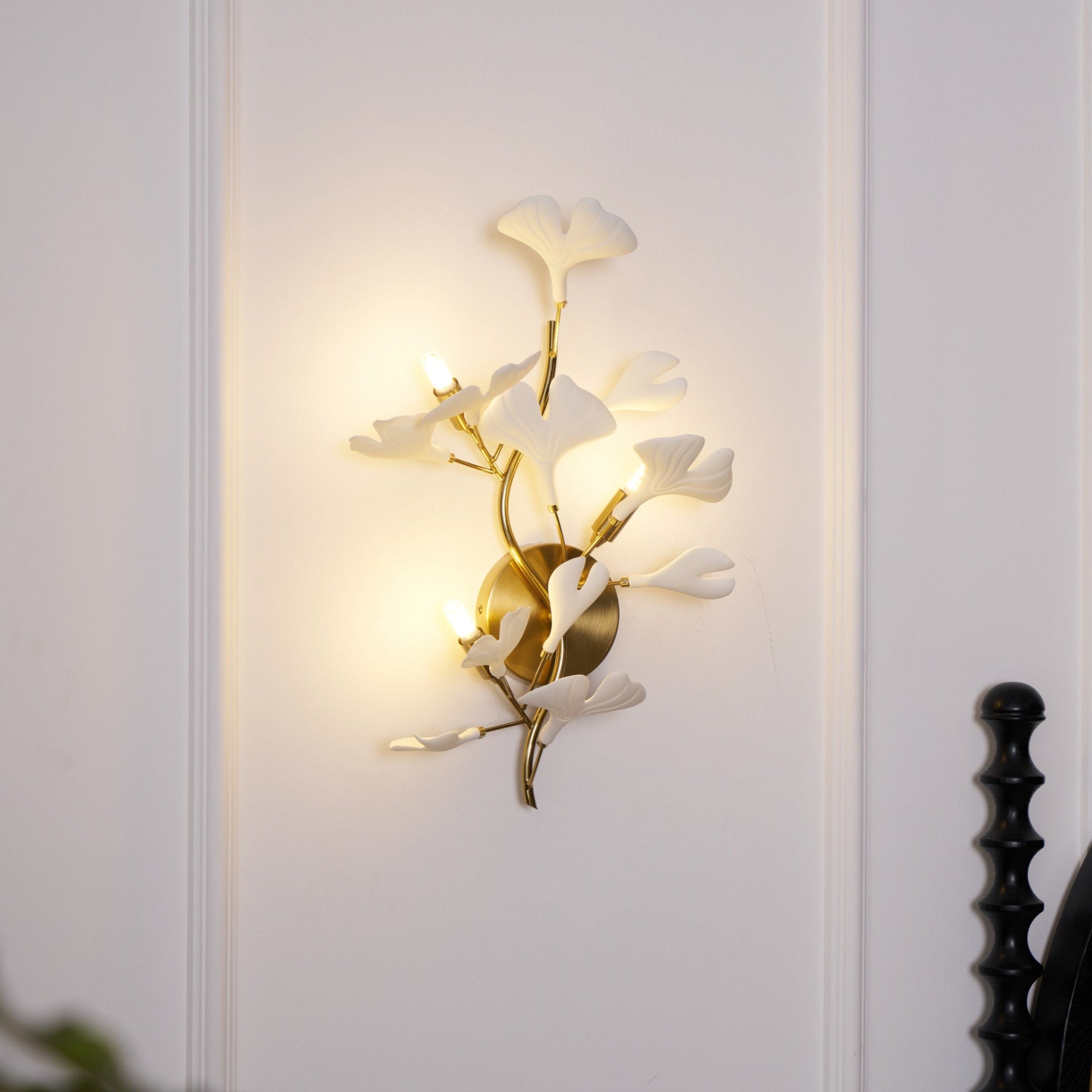 Modern Ginkgo Leaf Wall Lamp - LED Night Light for Bedroom, Living Room & Hallway - Decorative Lighting for Home & Office - Energy Efficient & Stylish Design