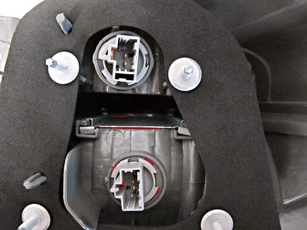 Honda Accord Sedan Tail Light Assembly Set for 2013-2015 Models - Left & Right Side Quarter Panel Mounted Non-LED Replacement Lamps | Perfect for Car Restoration, Accident Repair & Nighttime Safety Enhancement