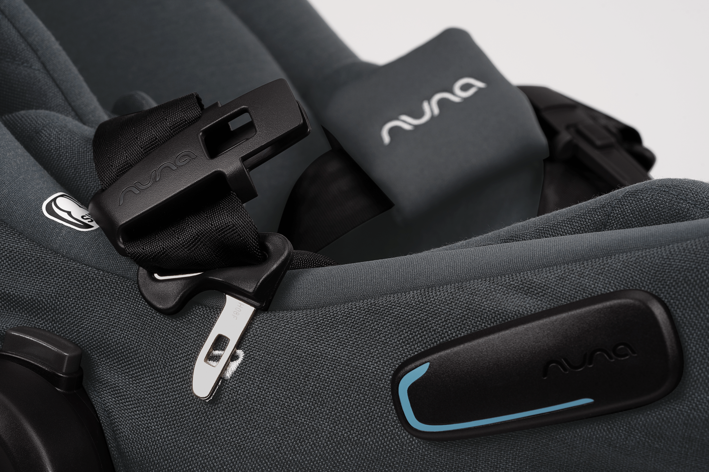 Nuna PIPA Aire RX Infant Car Seat with PIPA RELX Base - Lightweight & Safe Baby Car Seat for Newborns - Perfect for Travel, Daily Commutes & Family Road Trips