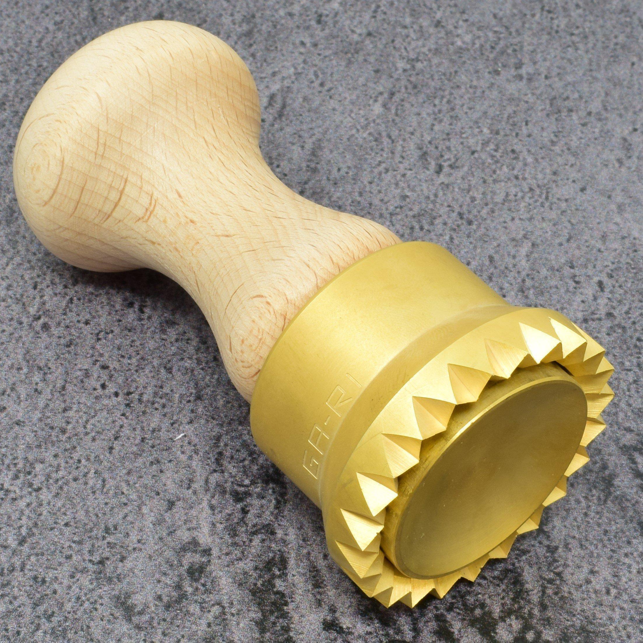 La Gondola Fluted Round Stamp - Elegant Embossing Tool for Scrapbooking, Card Making & DIY Crafts - Perfect for Wedding Invitations, Gift Wrapping & Paper Projects