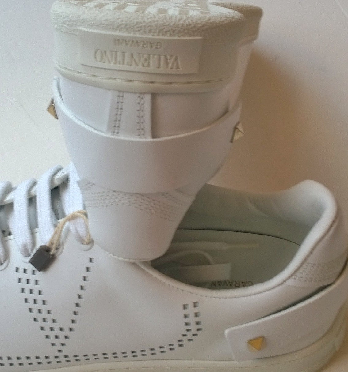 Valentino Garavani Rockstud White Leather Sneakers for Women - Fashion Backnet Design Comfortable Walking Shoes for Casual Outfits & Date Nights