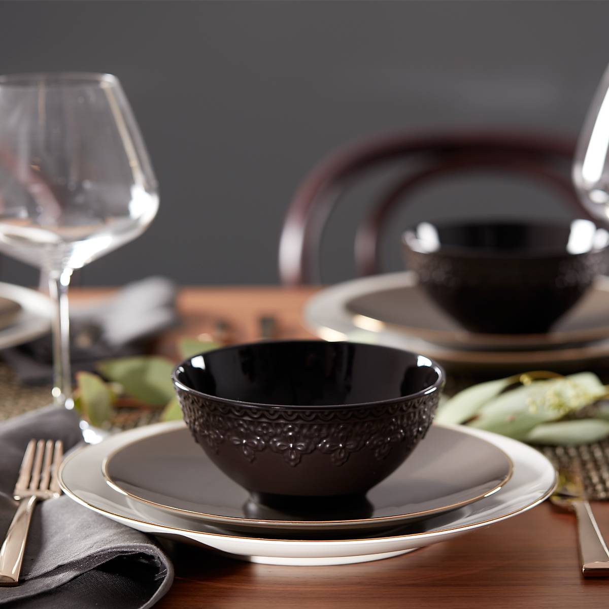Chelse Muse Fleur Black Ceramic Bowls Set of 4 - Elegant Serving Bowls for Soup, Salad, Pasta & Dessert | Perfect for Dining, Entertaining & Kitchen Decor