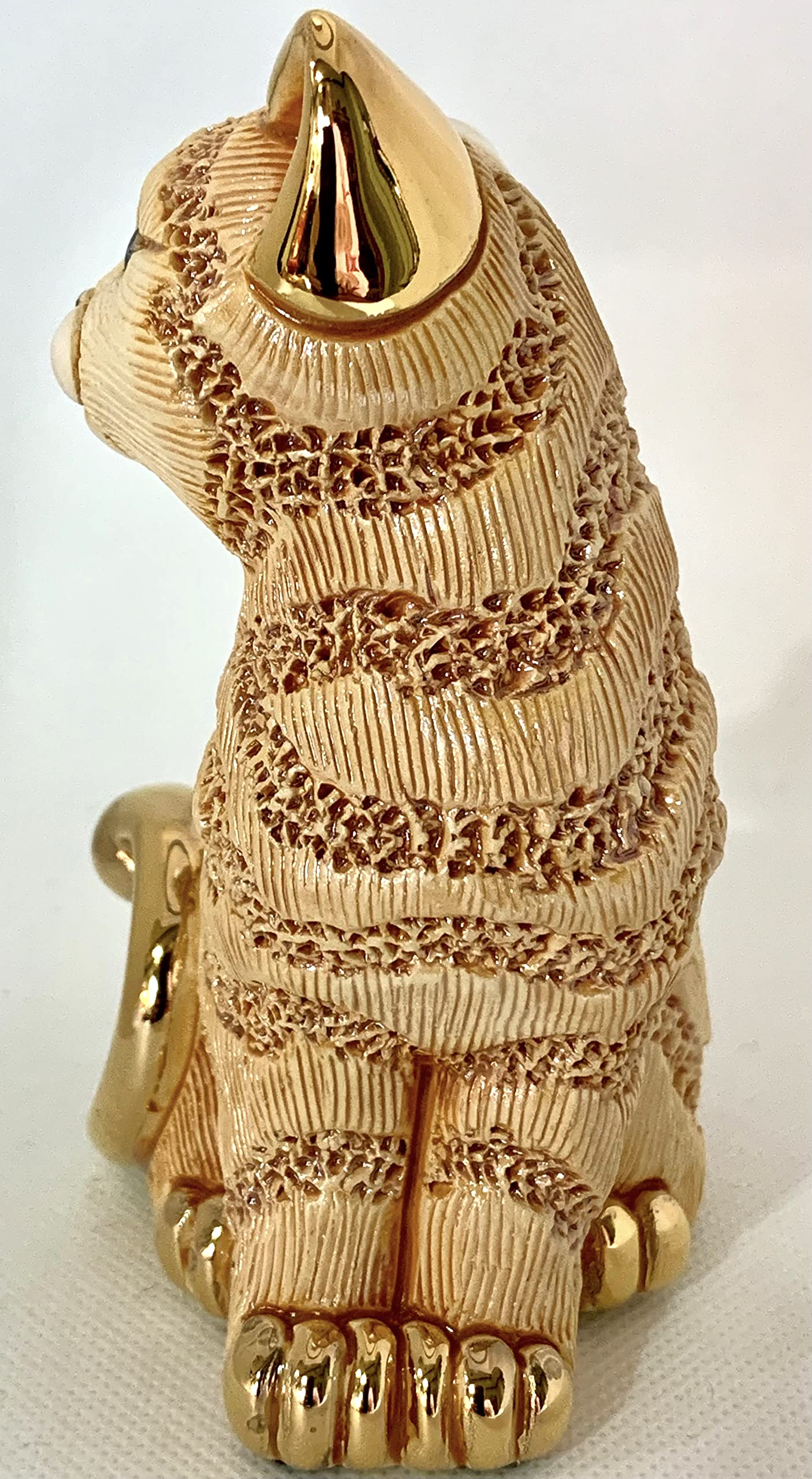 De Rosa Handmade Sculpted Ceramic Ginger Cat Figurine - Collectible Home Decor for Cat Lovers - Perfect for Bookshelf Display, Gift Giving, and Family Collections