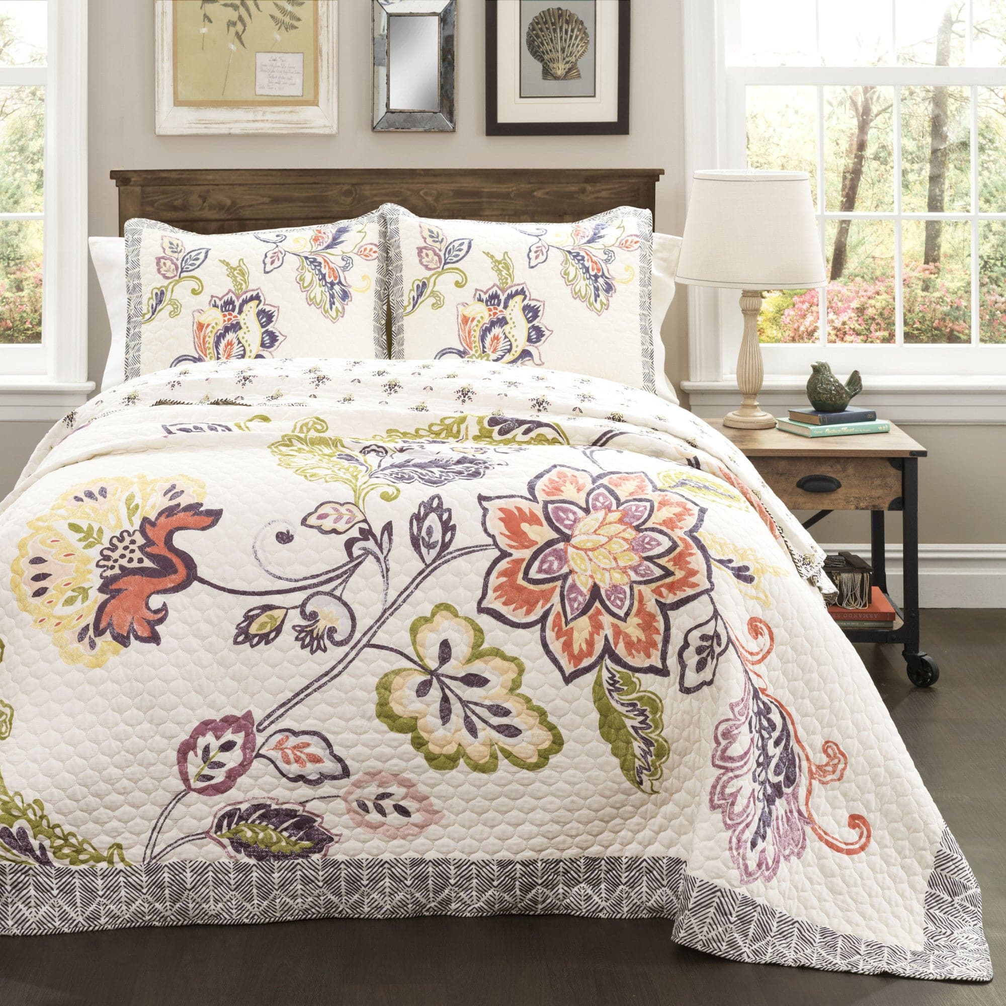 Aster Quilt 3 Piece Bedding Set - Soft & Breathable Comforter with Pillow Shams - Perfect for Cozy Bedroom Decor & Guest Room Essentials