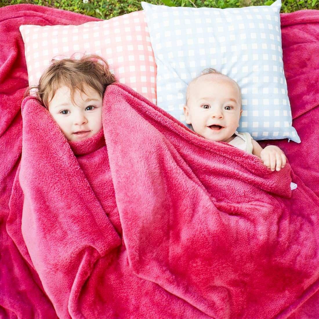 Cozy Pink Fleece Throw Blanket 50x70 Inch - Ultra Soft Lightweight Fuzzy Blanket for Couch, Sofa, Bed & Living Room - Perfect for Boys, Girls, Adults & Students - Ideal for Fall Season, Movie Nights & Relaxing at Home