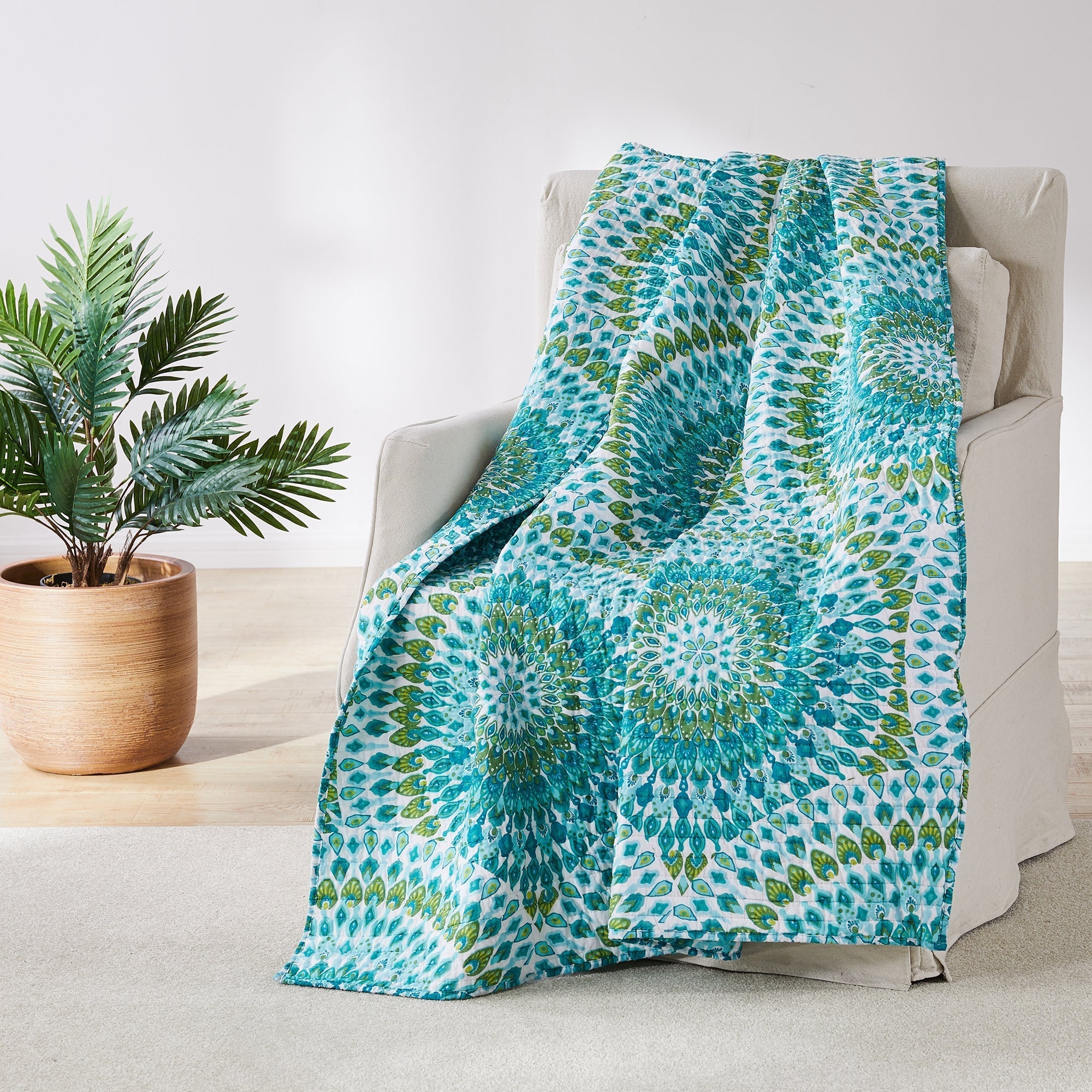 Soft & Cozy Mirage Quilted Throw Blanket - Lightweight Bedspread for Couch, Sofa & Bed - Perfect for Home Decor, Gift & Winter Warmth