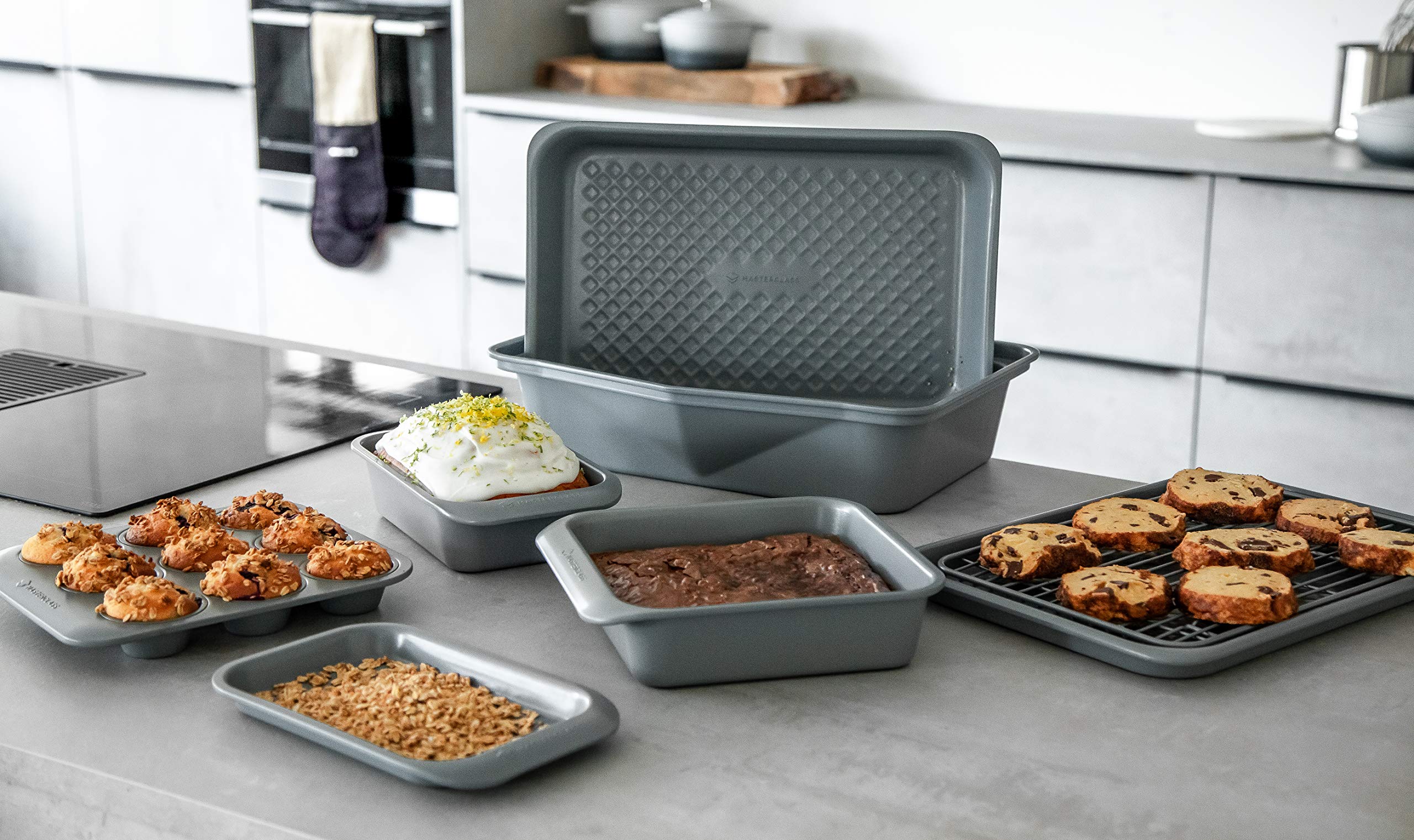 Premium Smart Ceramic Roasting Pans with Durable Non-Stick Coating - Carbon Steel Deep Roaster Trays with Lids - Stackable 2-Piece Set for Oven Baking, Turkey, Chicken, Vegetables - Perfect for Holidays & Family Dinners