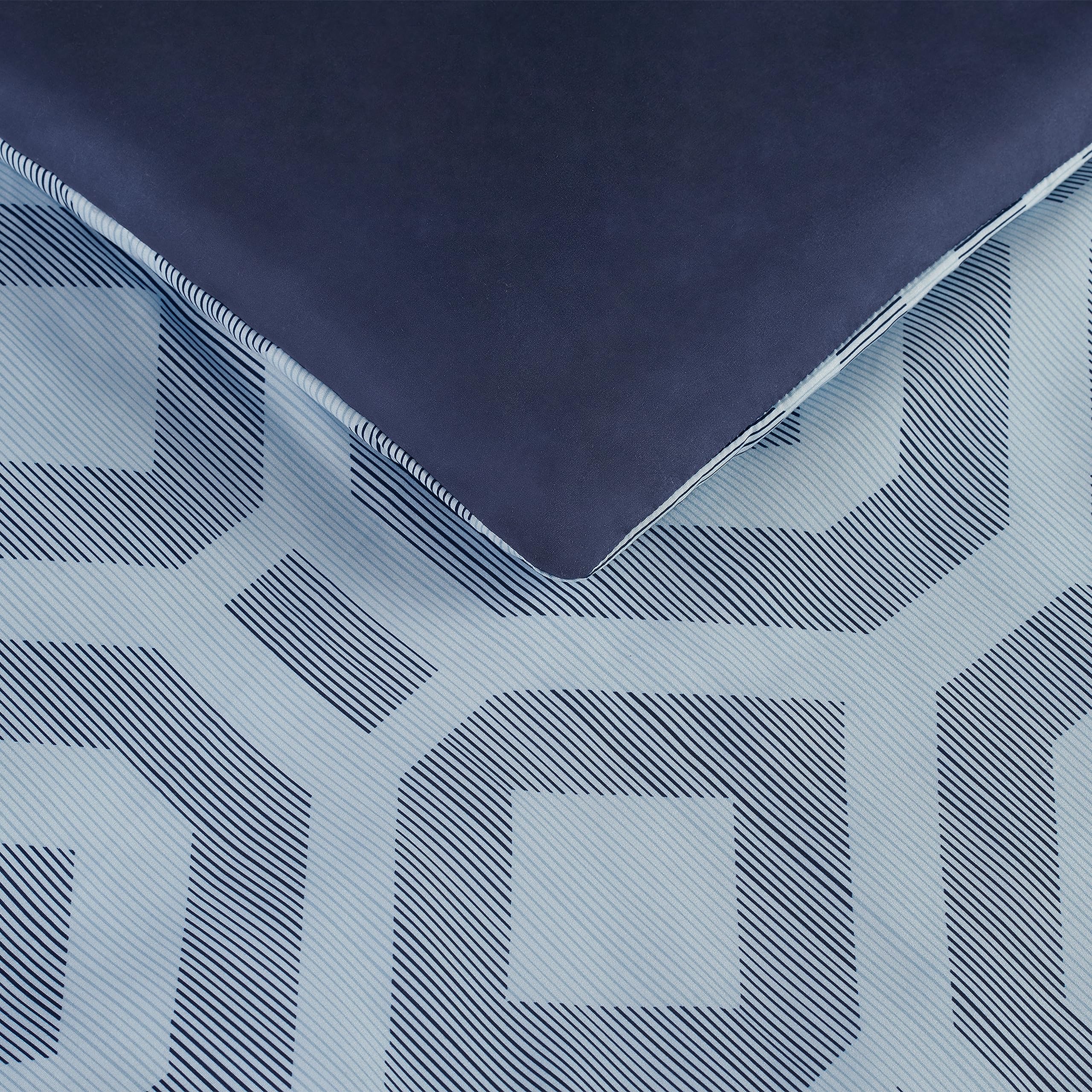 Serta Simply Clean Skyler Soft 7-Piece Geometric King Size Bed in a Bag Complete Bedding Set - All-Season Comforter with Sheets & Pillowcases, Blue | Perfect for Master Bedrooms, Guest Rooms & Dorm Decor