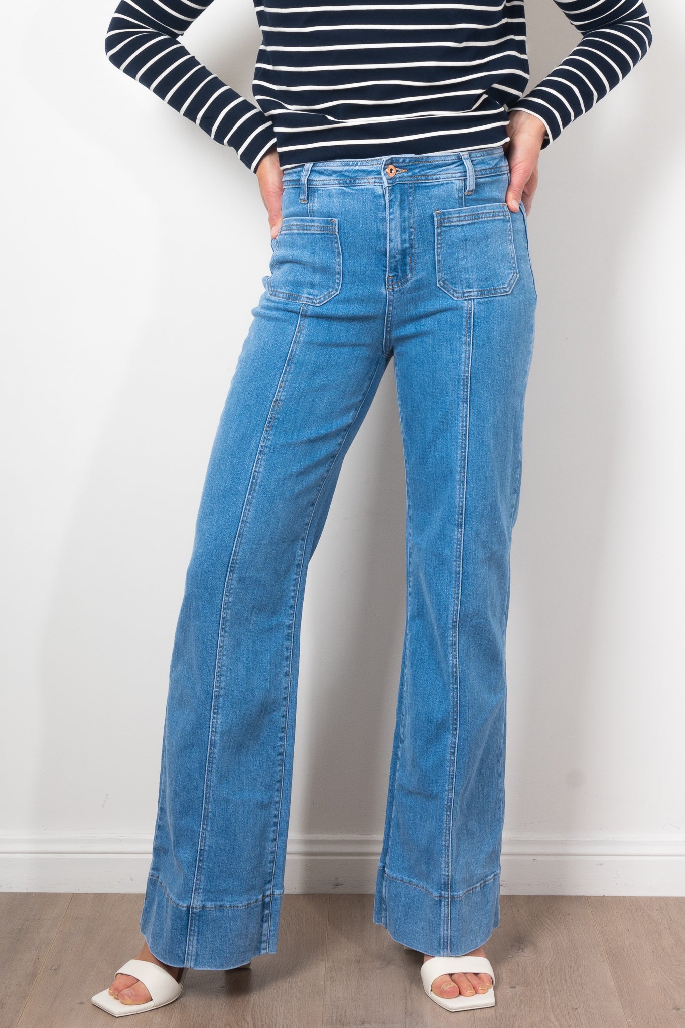 Vintage 70s Style Kireina Farrah Jean in Blue - Retro High Waisted Flare Jeans for Women, Perfect for Casual Wear & Boho Outfits