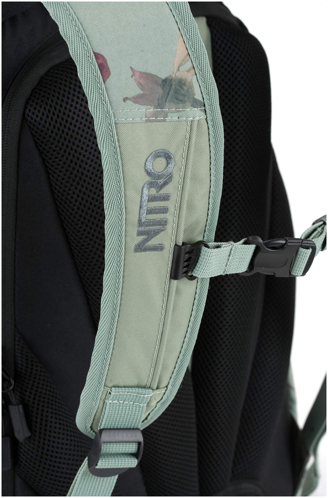 **Nitro Unisex-Adult Chase Pack 13 Backpack - Durable School & Travel Backpack for Men & Women - Perfect for College, Work, Hiking & Everyday Use**