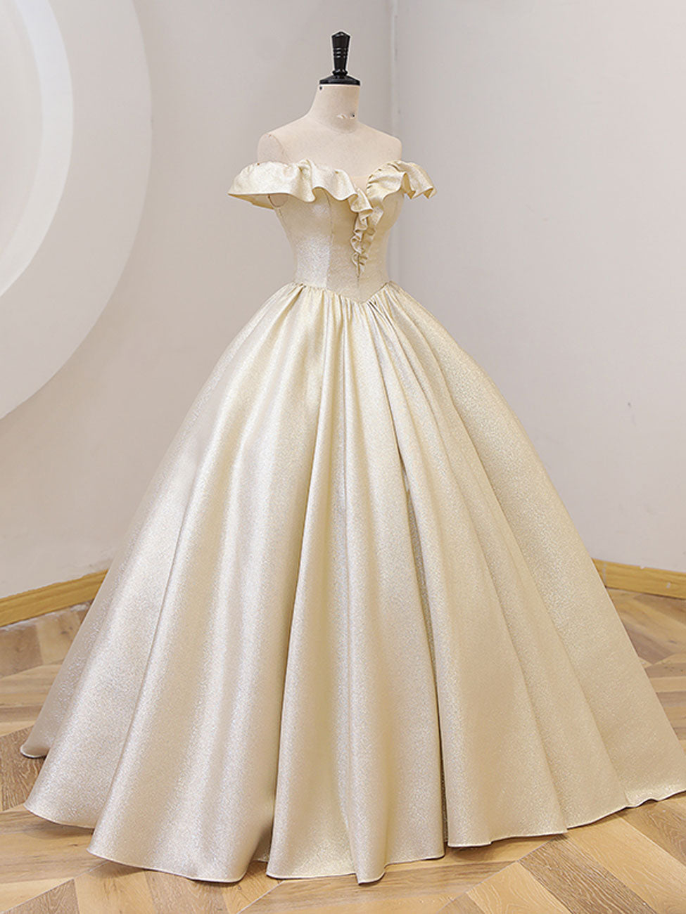 Elegant Champagne Satin Prom Dress for Women - Formal Evening Gown for Homecoming, Ball & Special Occasions