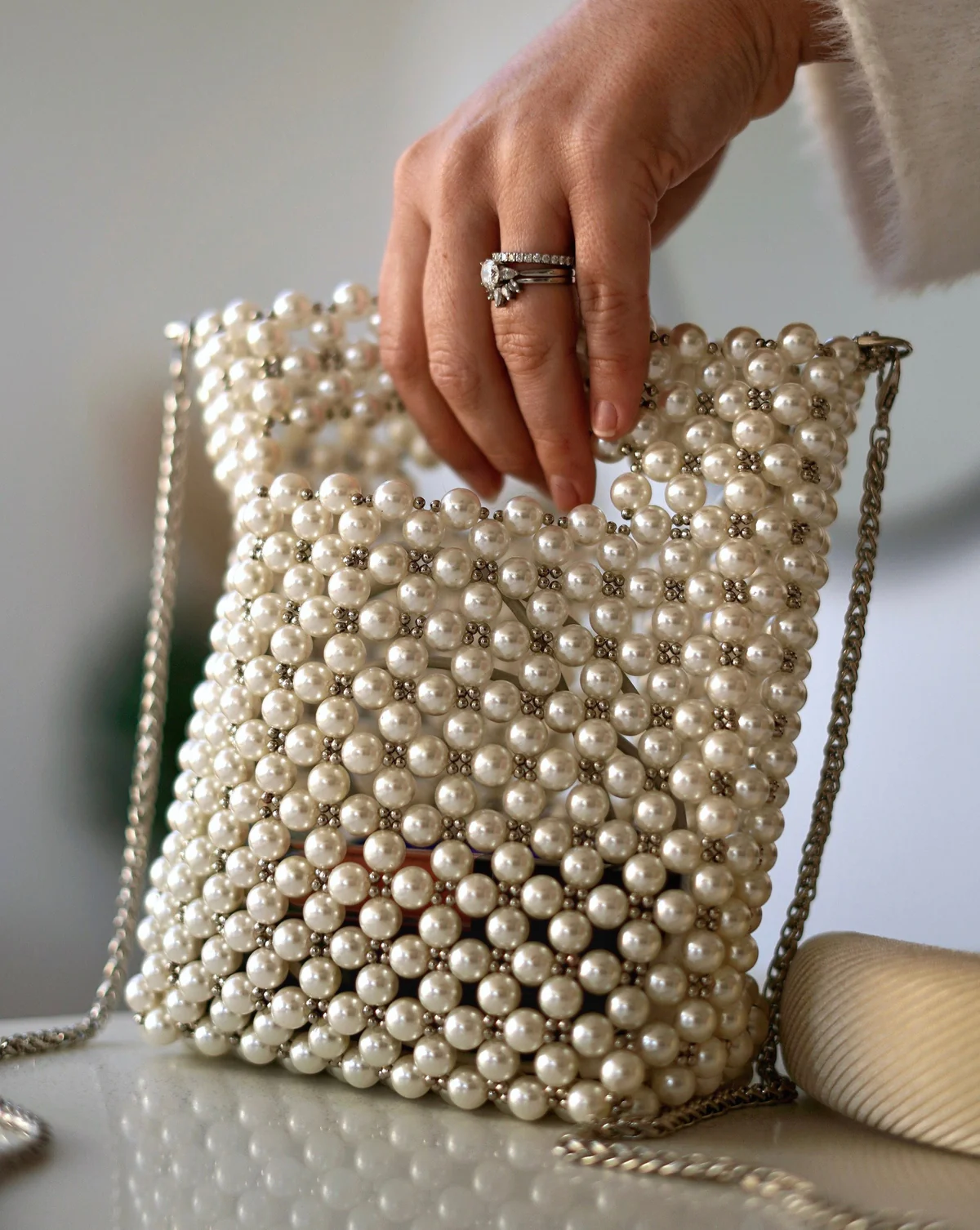 Stylish Pearl Bucket Shoulder Grab Handbag for Women - Elegant Clutch Purse with Pearl Accents - Perfect for Parties, Weddings & Evening Events