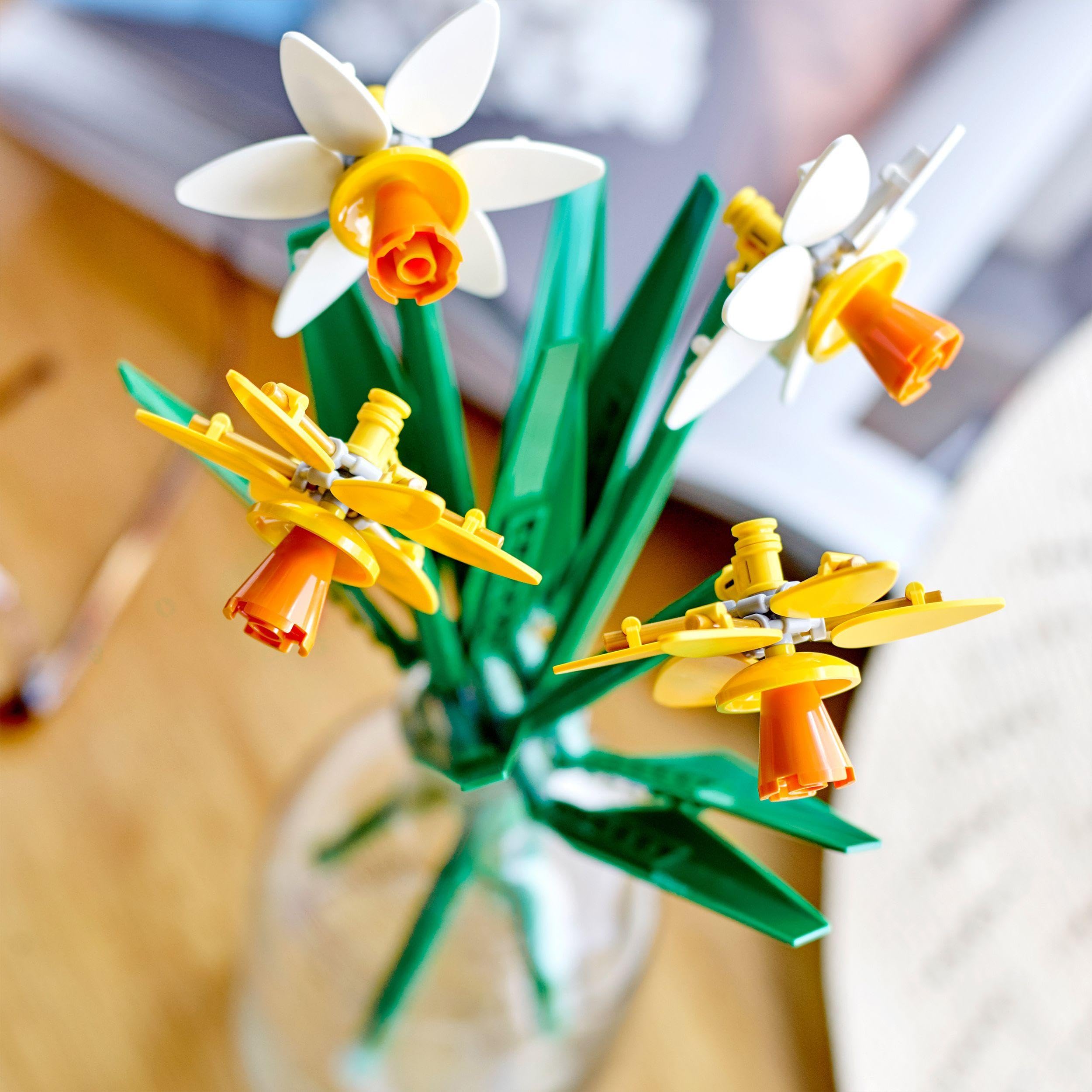 LEGO Botanicals Jonquilles Building Kit - Artificial Flower Construction Set - Easter Home & Office Decor - DIY Bouquet for Kids & Adults Ages 8+ (Model 40747) - Perfect Gift for Spring Celebrations, Room Decor, and Creative Play
