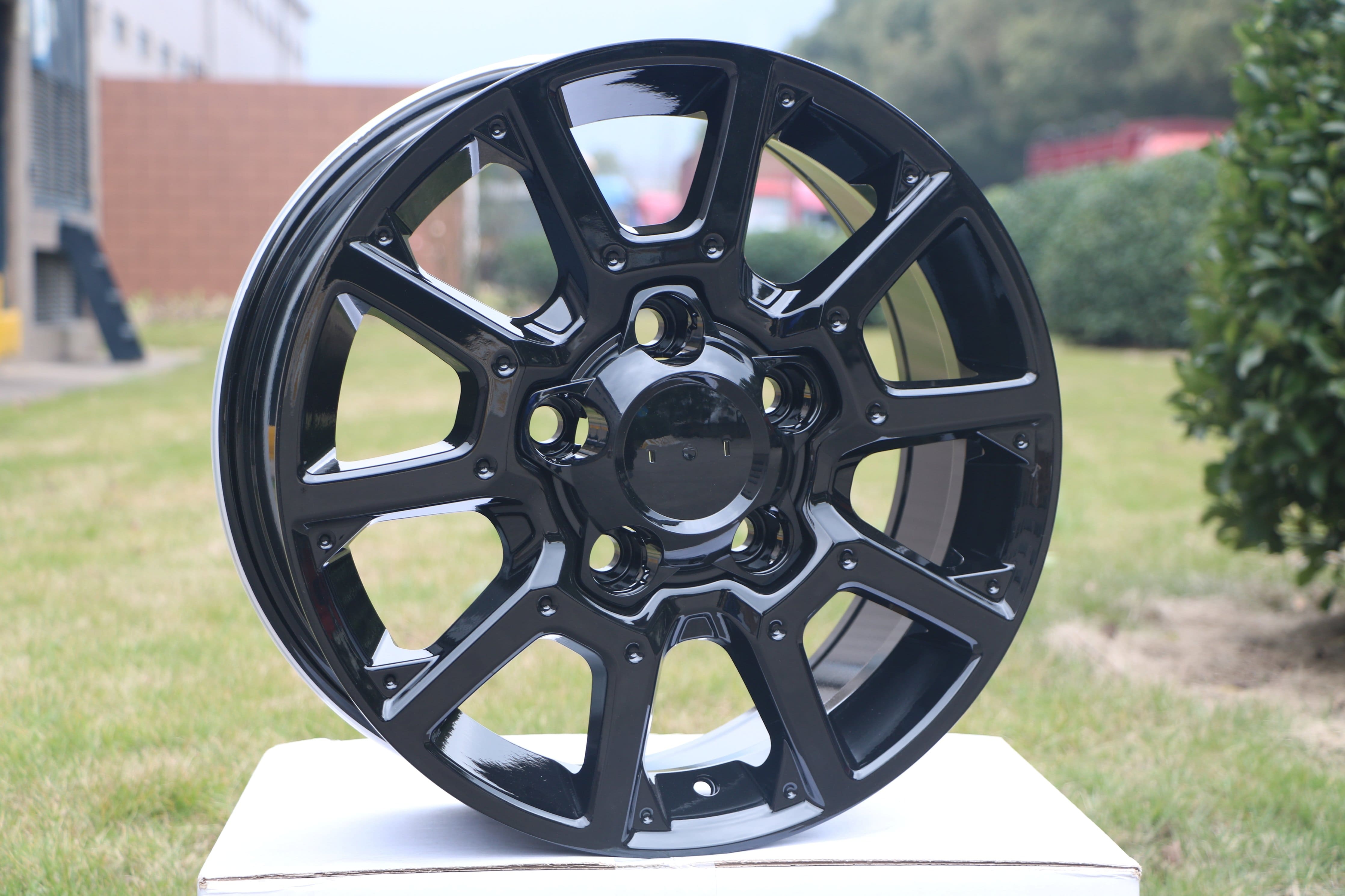 18-Inch Black Pro Style Alloy Wheels for Toyota Land Cruiser, Tundra & Sequoia - Off-Road & Street Performance Upgrade