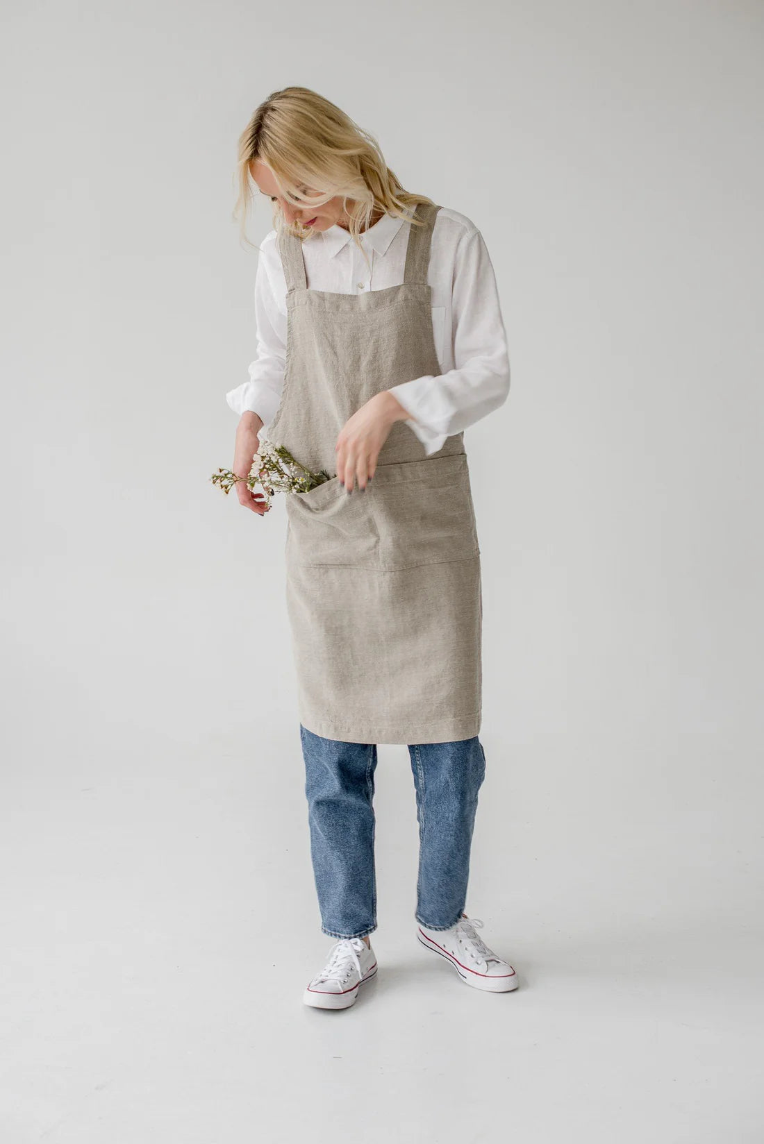 Premium Linen Crossback Apron - Natural & Breathable Kitchen Apron for Cooking, Baking & Grilling - Perfect for Chefs, Home Cooks & BBQ Enthusiasts