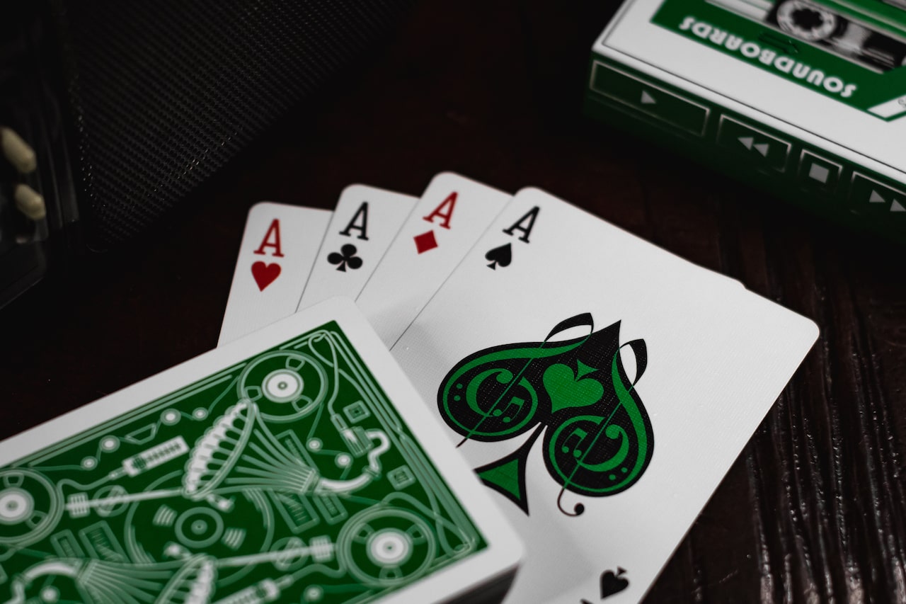 Premium Soundboard Playing Cards - Fun & Interactive Card Game for Parties, Magic Tricks & Family Game Nights | Ideal for Poker, Blackjack & Entertainment