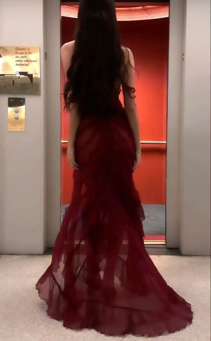 Elegant Burgundy Chiffon Formal Evening Gown with High Slit - Long Prom Party Dress J5307 for Women's Special Occasions & Red Carpet Events