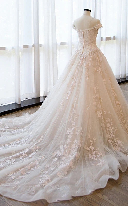 Elegant Off-the-Shoulder Lace Wedding Dress with Tulle Skirt - Vintage Style Bridal Gown for Beach, Church & Garden Weddings