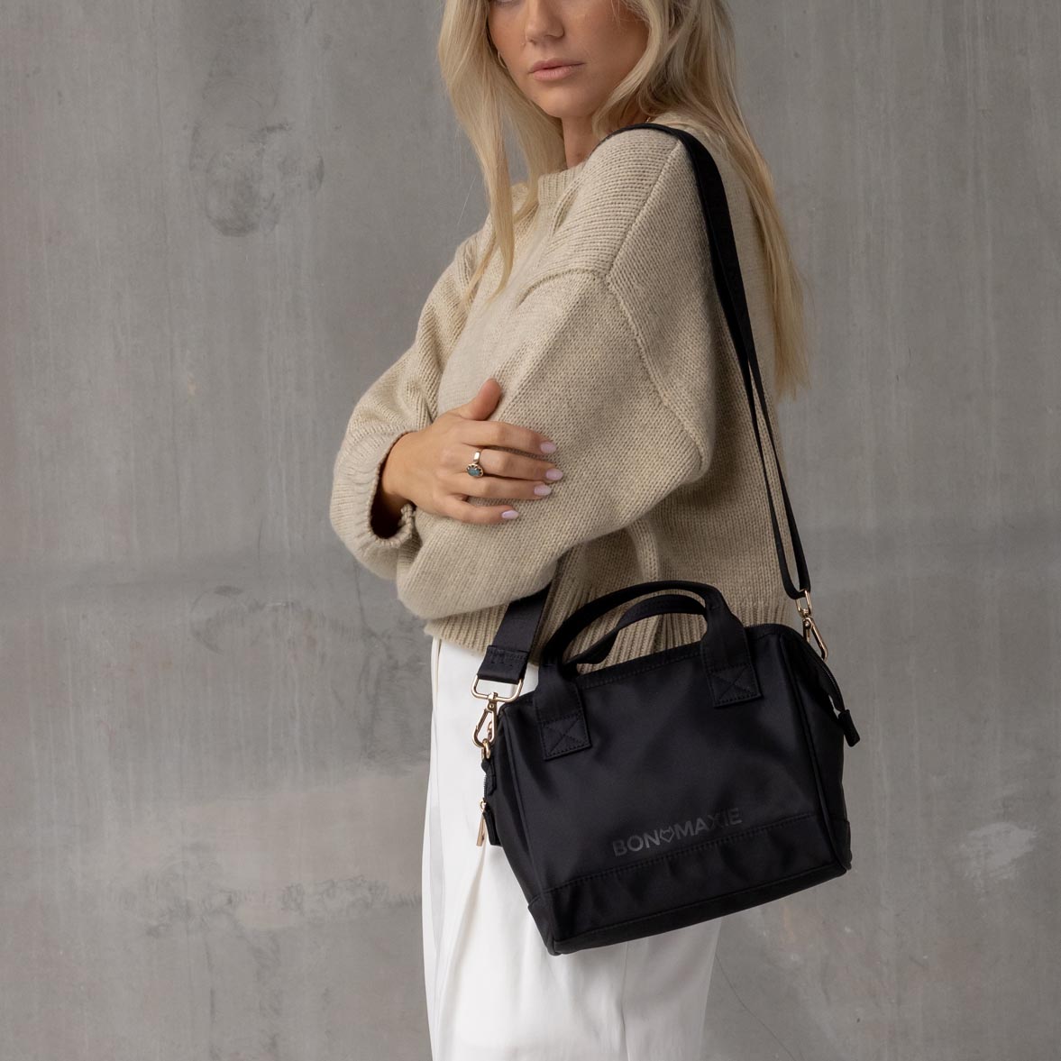 Go! Crossbody Bag for Women - Stylish & Lightweight Shoulder Purse - Perfect for Travel, Shopping & Daily Use - Black