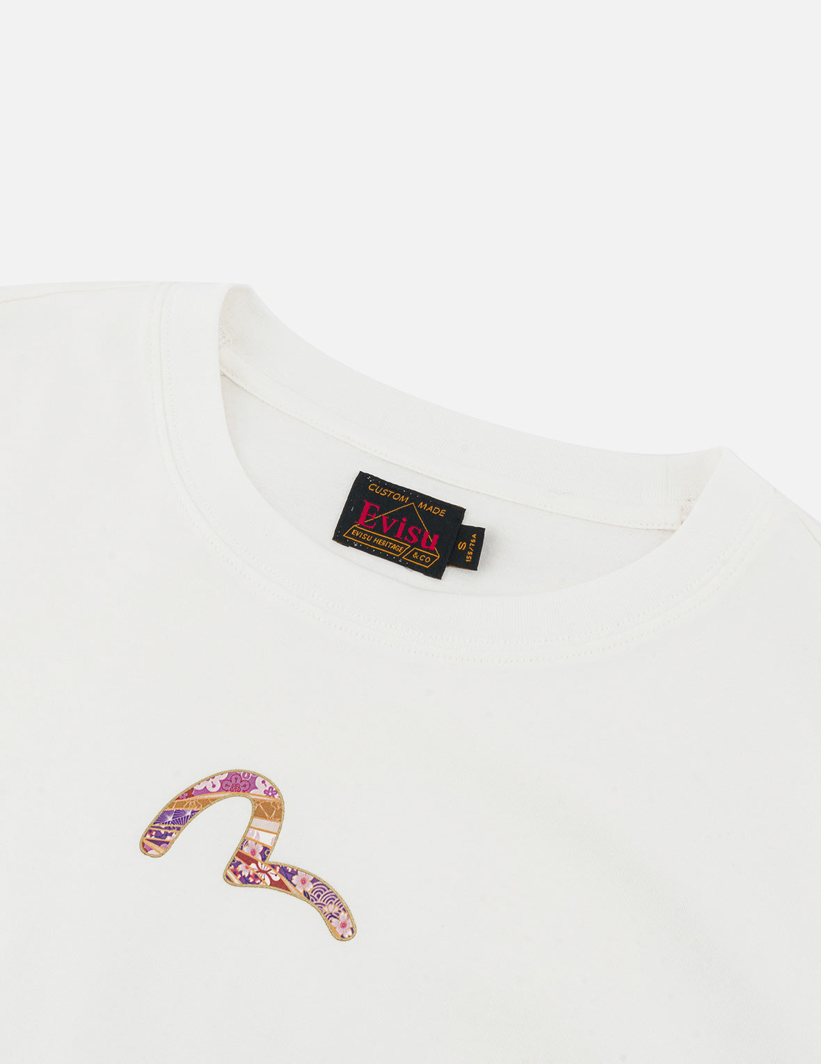 Stylish Magnolia & Knots Daicock Print Boyfriend T-Shirt for Women - Casual Comfort Fit for Everyday Wear, Dates & Outings