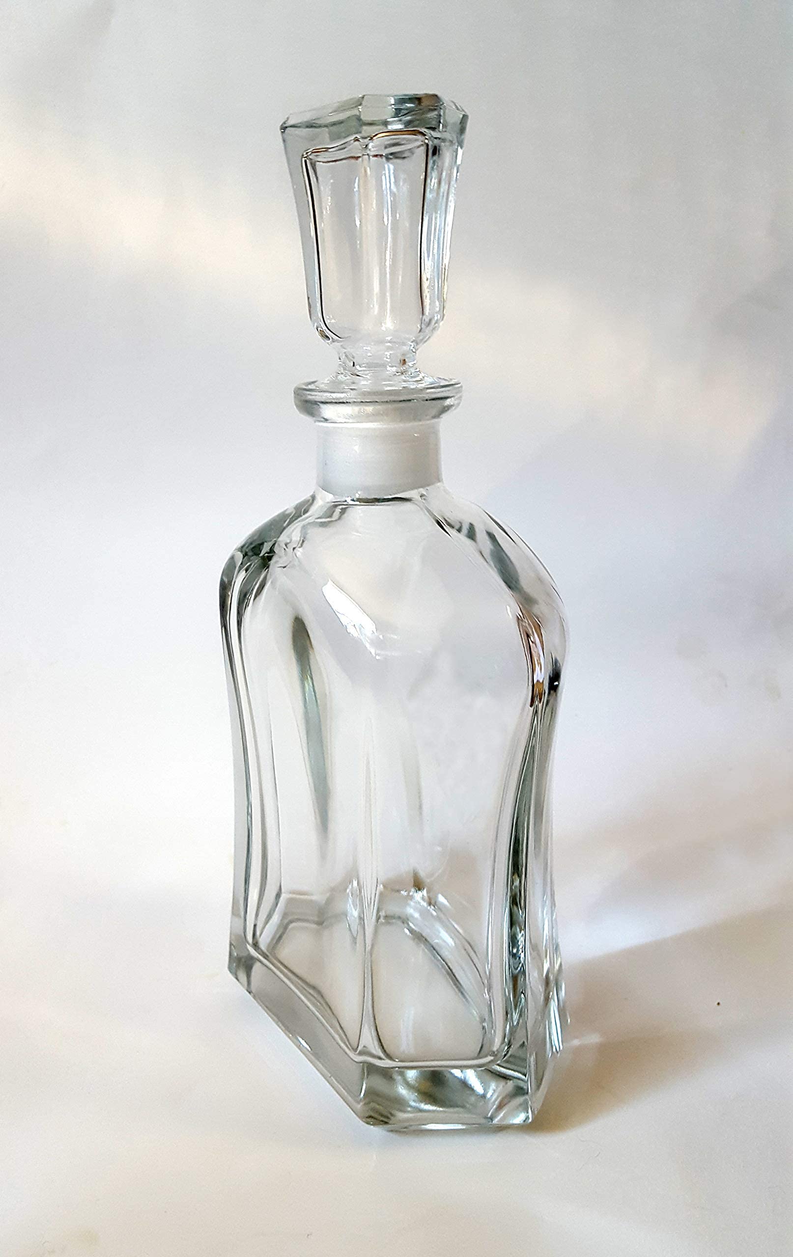 Personalized Family Crest Whiskey Decanter Set with Engraved Coat of Arms - Premium Glass Decanter and Rocks Glasses Gift for Men - Perfect for Home Bars, Weddings, and Anniversary Gifts