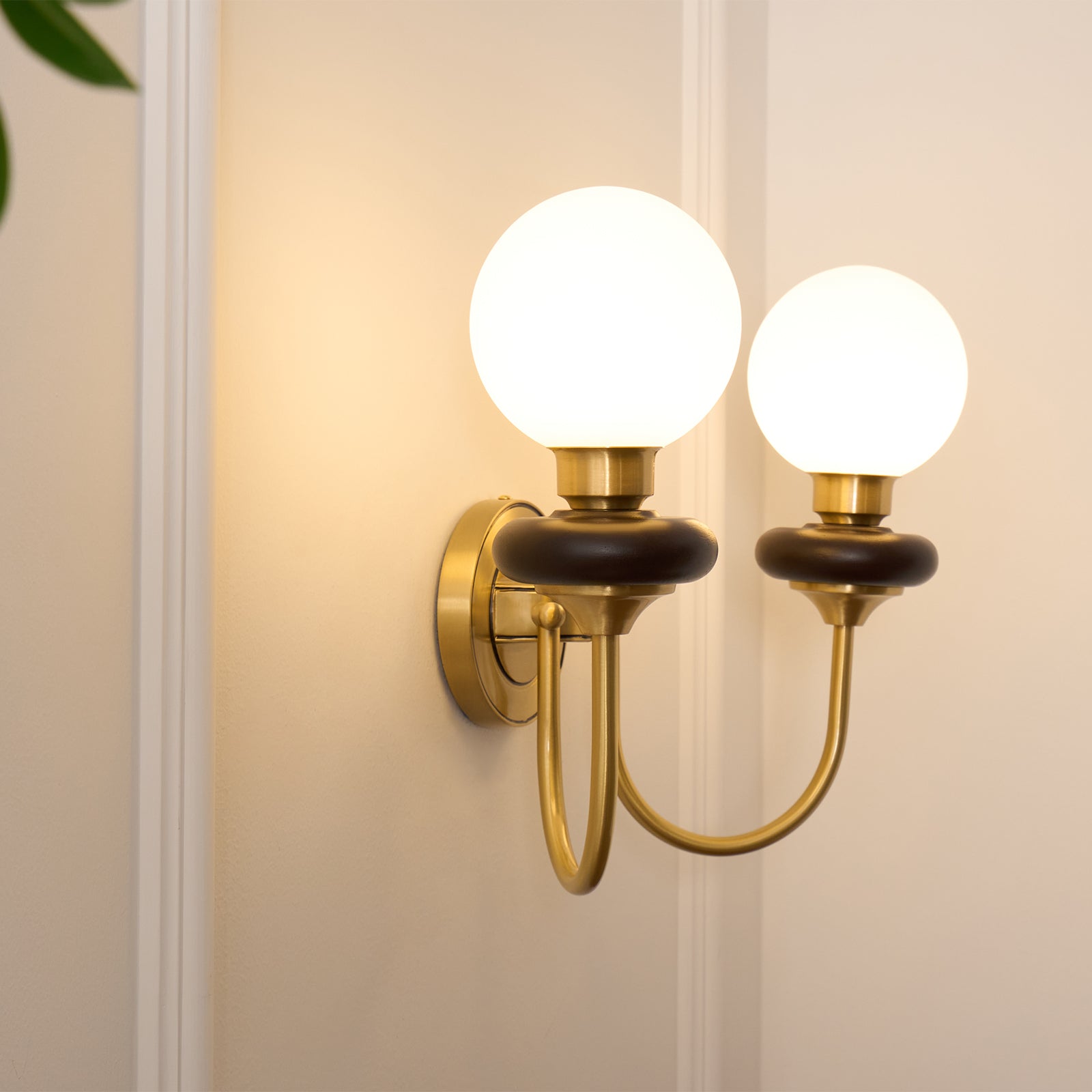 Bellevue Modern Wall Lamp - Sleek LED Sconce Light Fixture for Bedroom, Living Room & Hallway - Energy Efficient Indoor Lighting Solution