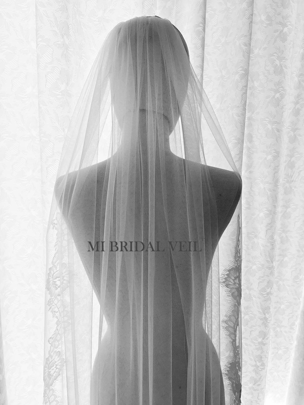 Elegant Lace Wedding Veil with Rose Lace Trim - Perfect for Bridal Ceremonies & Romantic Weddings