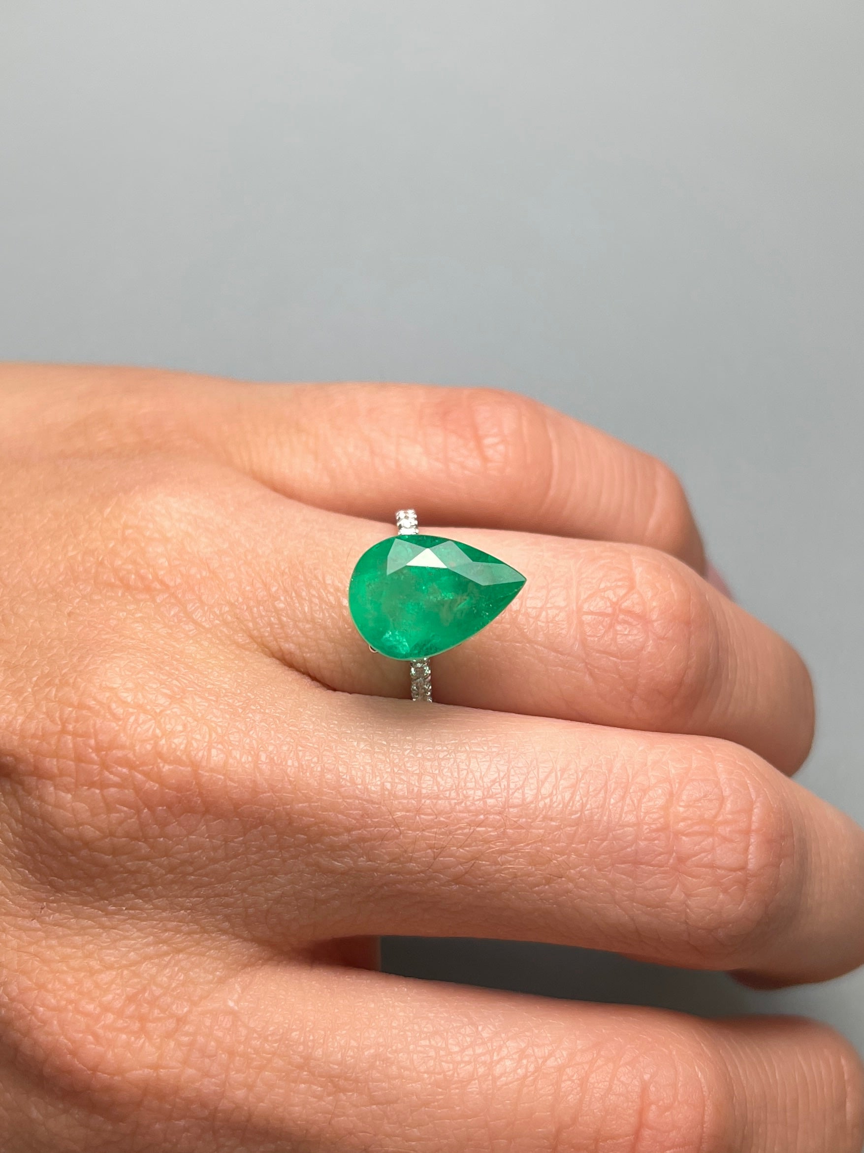 6.01 Carat 14x10mm Medium Yellowish Green Natural Loose Colombian Emerald Pear Cut Gemstone for Jewelry Making, Engagement Rings & Luxury Gifts