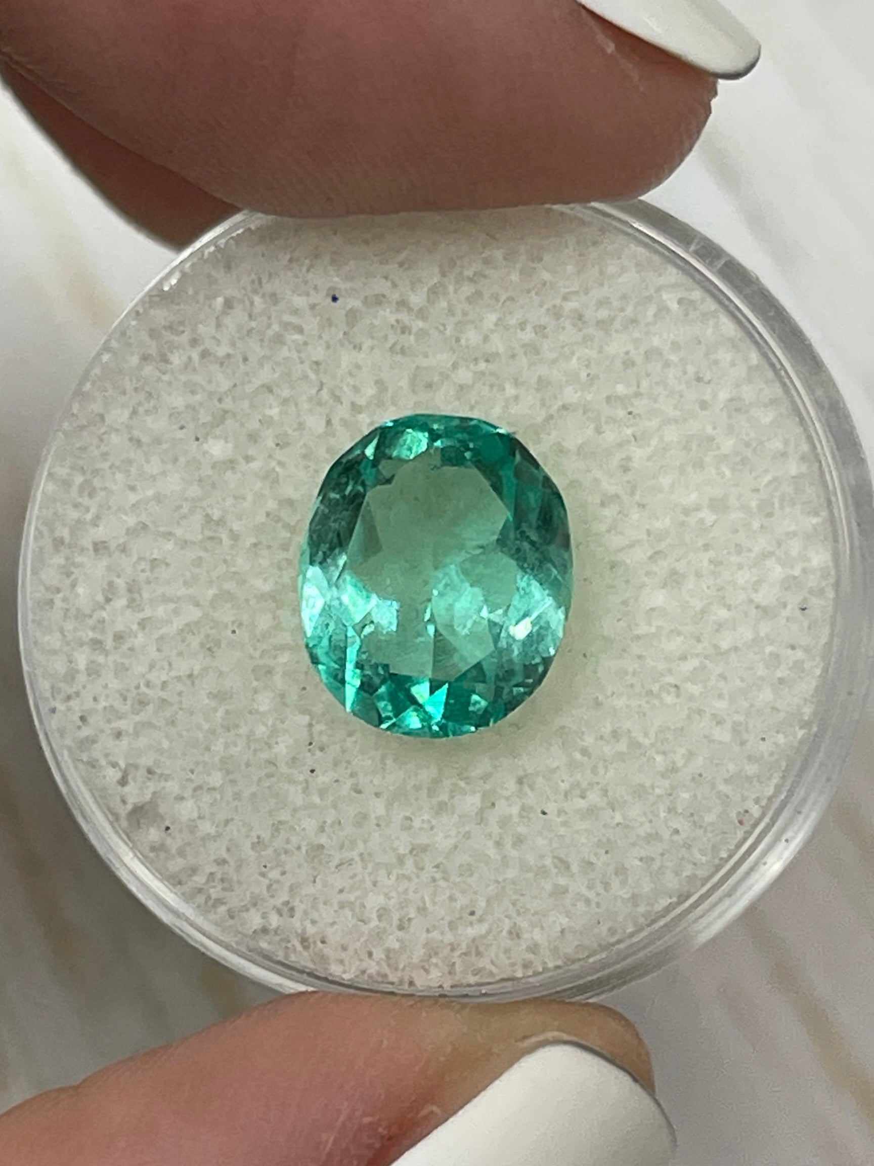 3.70 Carat 11x9mm VS Clarity Natural Green Colombian Emerald Gemstone - Oval Cut Loose Stone for Jewelry Making, Engagement Rings & Luxury Gifts