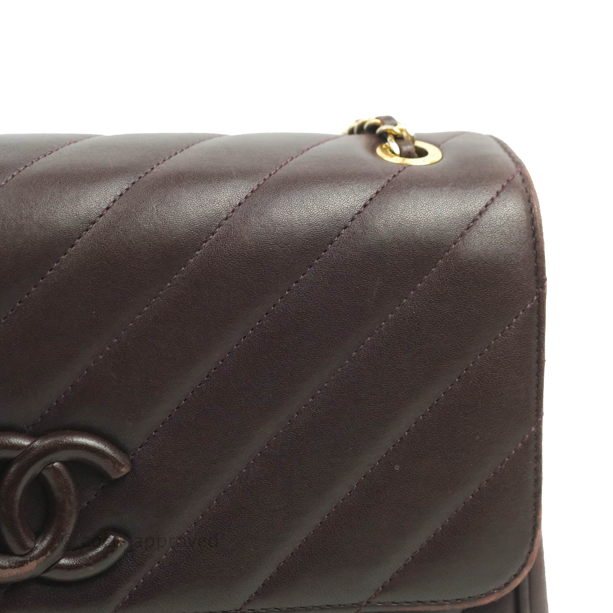 Chanel CC Signature Flap Bag in Diagonal Burgundy Calfskin with Aged Gold Hardware - Luxury Crossbody Purse for Women, Perfect for Date Night & Special Occasions