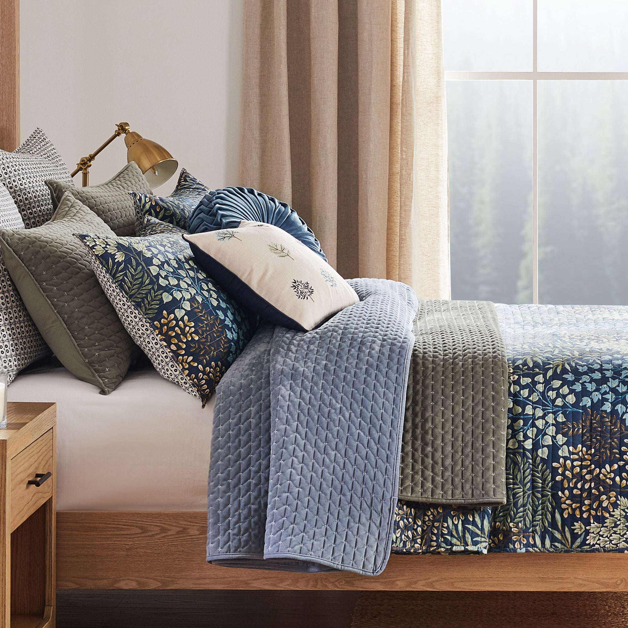 Premium English Forest Quilt Set - Soft Bedding Comforter with Nature Inspired Design for Cozy Bedroom Decor | Perfect for Master Bedrooms, Guest Rooms & Cabin Retreats