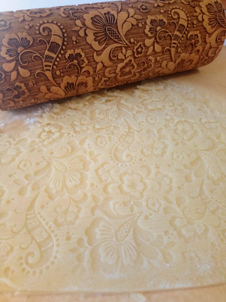 Floral Engraved Rolling Pin - Flower Embossed Baking Roller for Cookies, Pastry & Dough - Perfect Gift for Women, Mothers Day, Housewarming & DIY Enthusiasts - Create Beautiful Paisley Patterns on Gingerbread & Homemade Treats