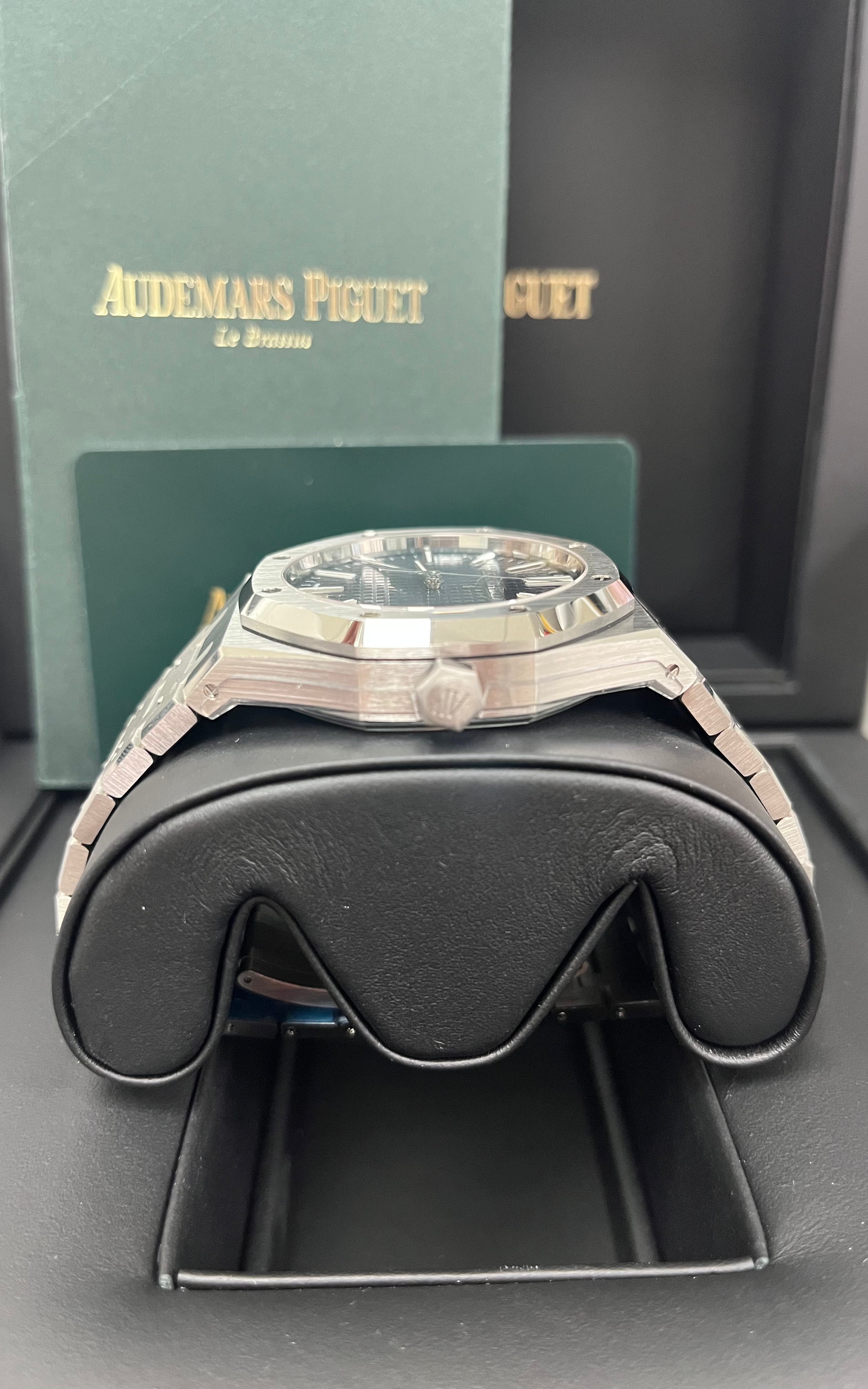Audemars Piguet Royal Oak 41mm Men's Luxury Watch - Stainless Steel Case, Blue Dial (Ref.15510ST.OO.1320ST.06) - Perfect for Business, Formal Events & Luxury Collectors