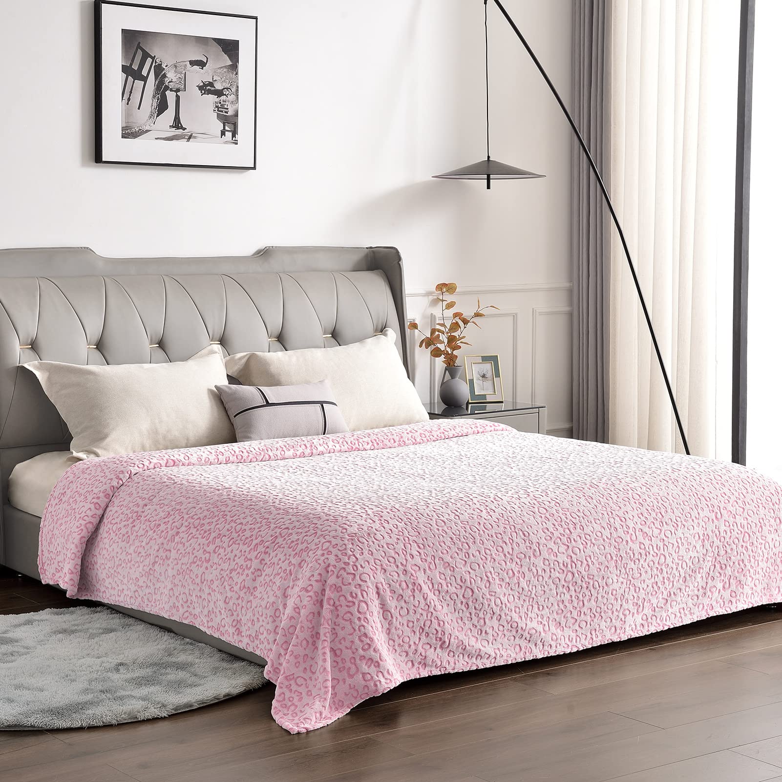 Premium Leopard Print Fleece Throw Blanket - Ultra Soft Lightweight Microfiber Plush for Couch, Sofa & Bed - Cozy Warm King Size (108x90 inches) in Pink - Perfect for Home Decor, Winter Snuggling & Gift Giving