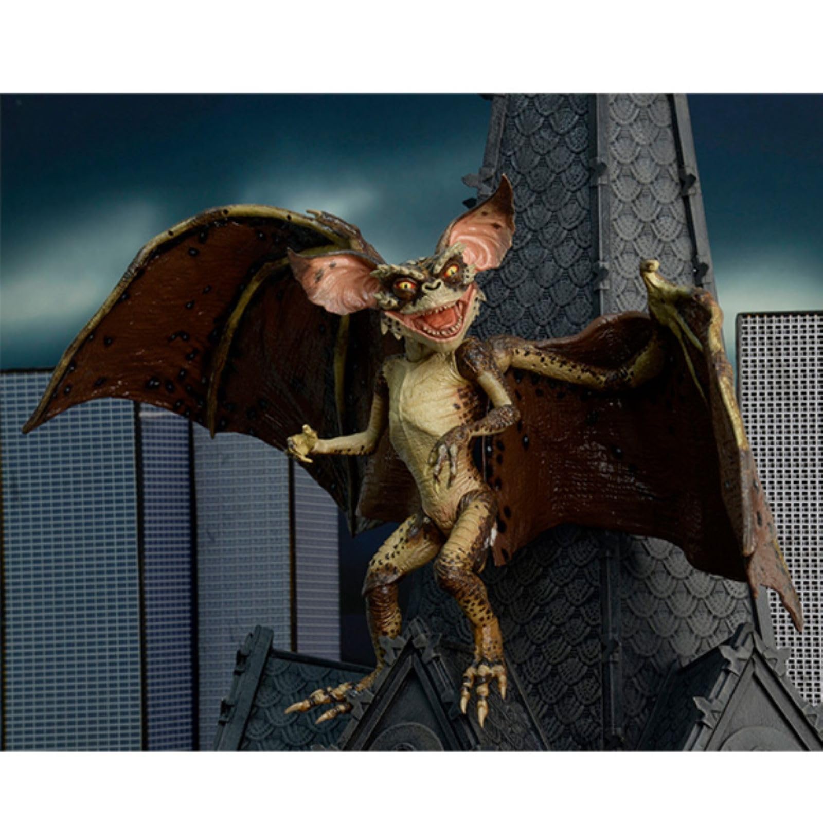 NECA Gremlins 2 Deluxe Bat Gremlin 6-Inch Action Figure with 18-Inch Wingspan & Display Stand - Collectible Movie Toy for Horror Fans, Gift for Gremlins Lovers - Perfect for Display, Collection & Role Play Scenes