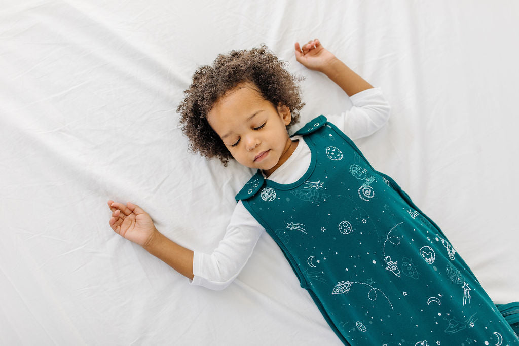 4 Season Kids Sleeping Bag - Merino Wool & Organic Cotton Blend for Ages 4-6 Years | Glow in The Dark Space Design | Perfect for Camping, Sleepovers & Indoor Adventures