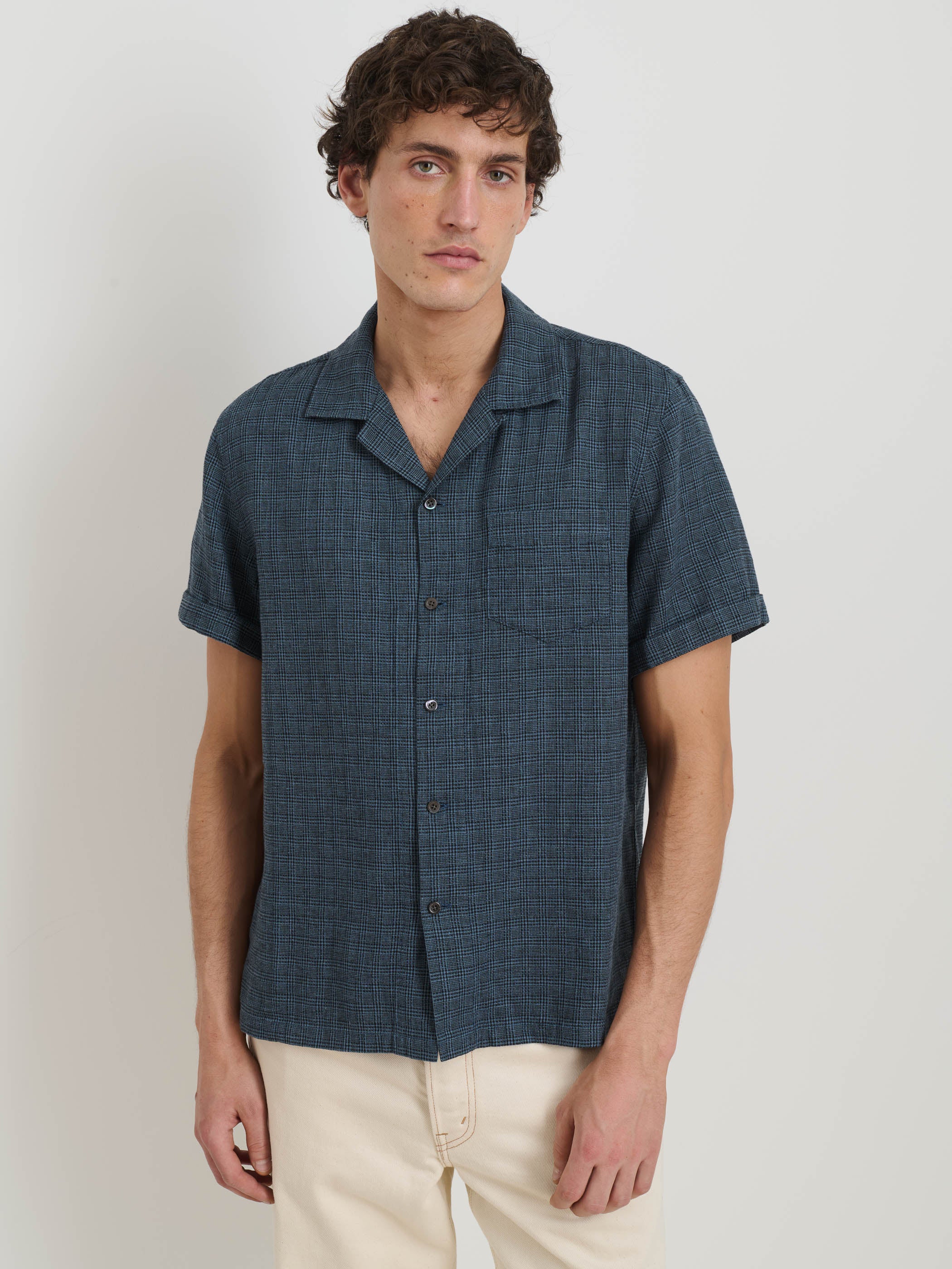 Stylish Plaid Camp Shirt for Men & Women - Comfortable Casual Button-Up Shirt for Outdoor Adventures, Travel & Everyday Wear