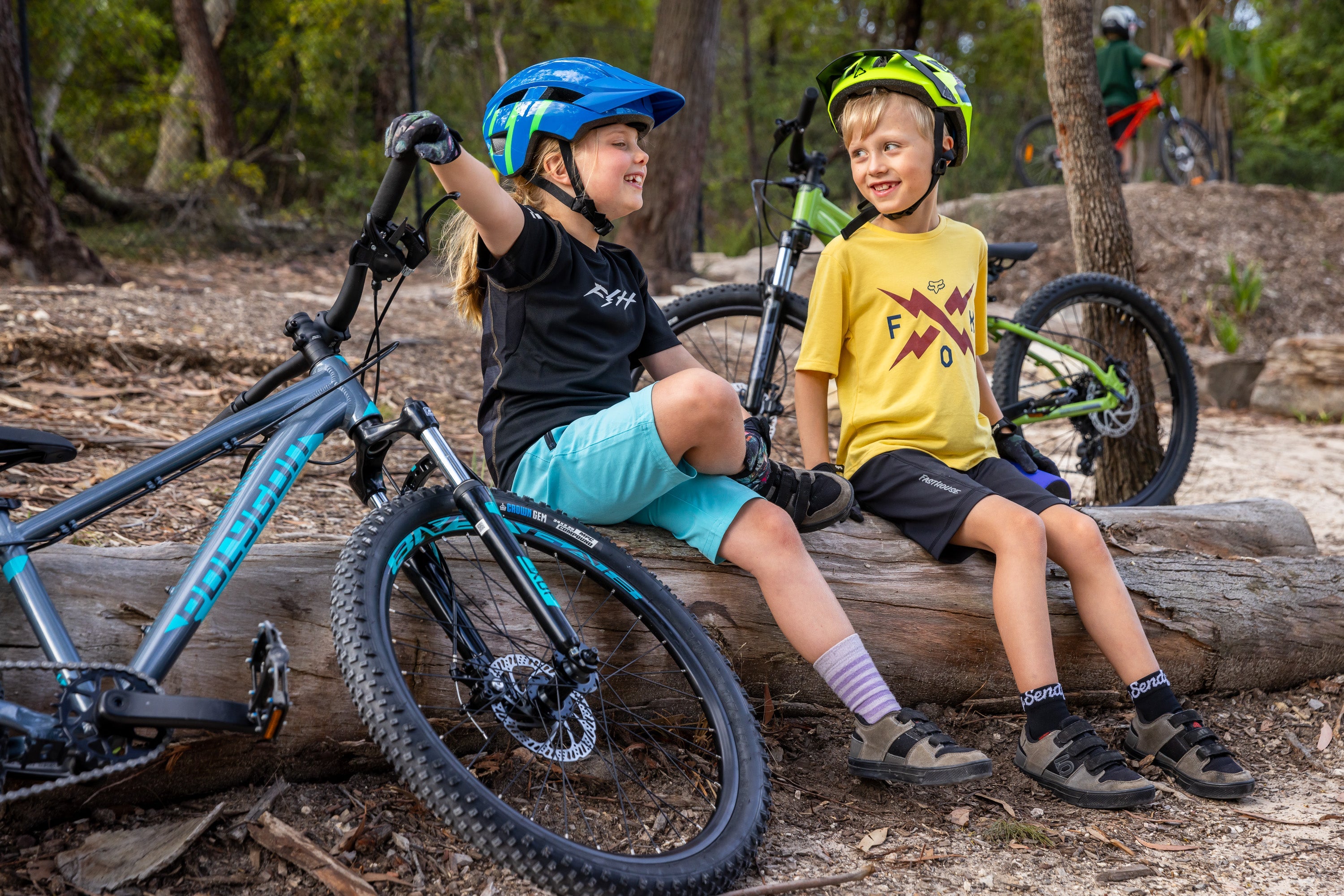 Polygon Premier 24 XC Disc Kids Mountain Bike - 24 Inch Wheels, Lightweight Aluminum Frame, Disc Brakes - Perfect for Trail Riding, Off-Road Adventures & Kids Cycling