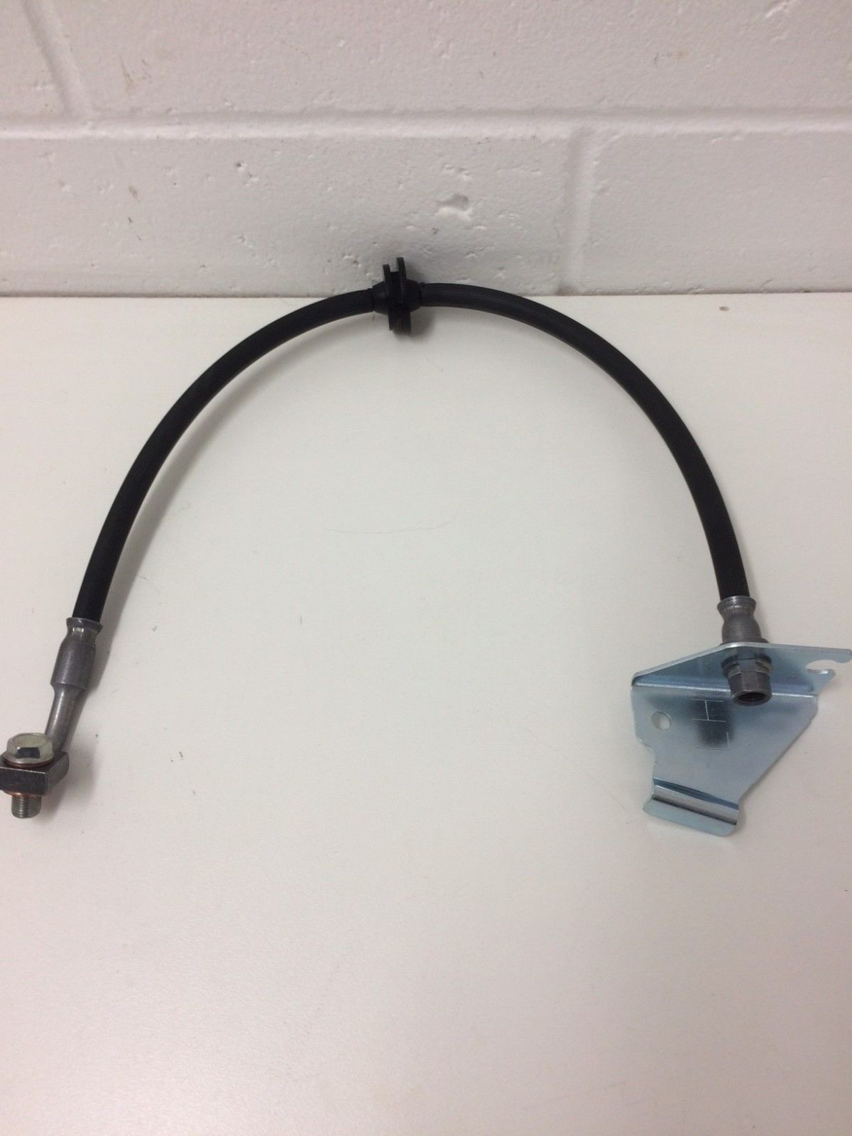 Genuine Holden Left Front Brake Hose for VE VF WM WN Models (2010-2017) - Compatible with V6 & V8 Engines - Perfect for Brake System Repairs and Maintenance