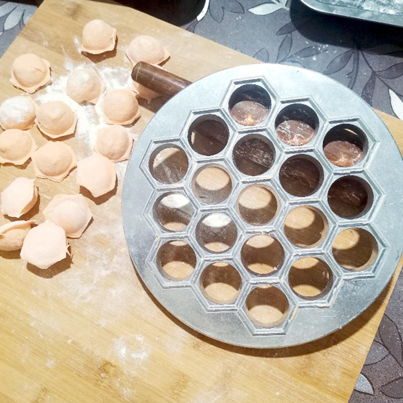 Premium Russian Dumpling Maker - Metal Pelmeni Mold for Homemade Meat Dumplings, Ravioli & Pelmeni | Durable Kitchen Gadget for Home & Restaurant Use | Perfect for Family Cooking, Party Snacks & Traditional Meals