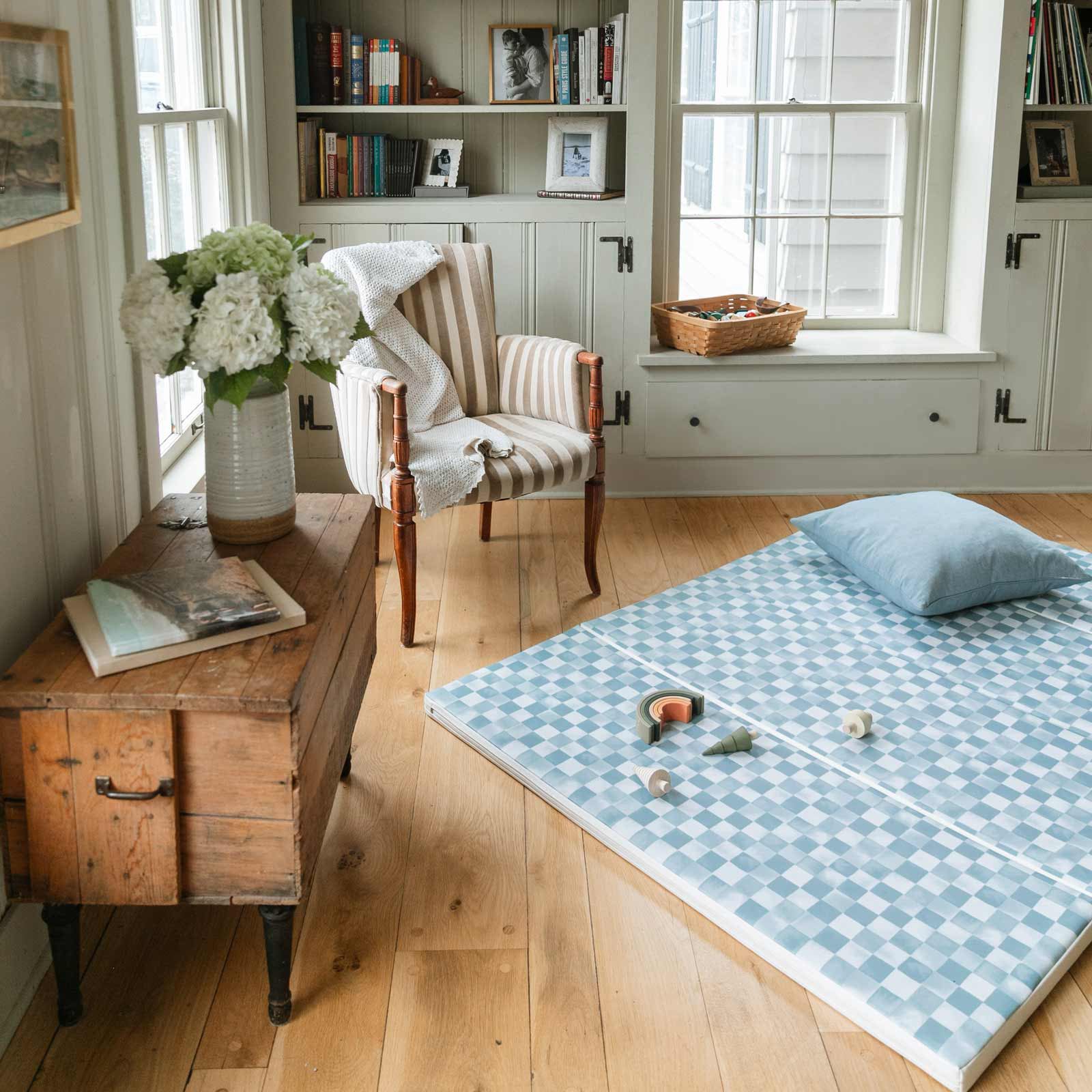 High-Quality Tumbling Mat with Checker Pattern - Perfect for Gymnastics, Yoga & Home Fitness Workouts
