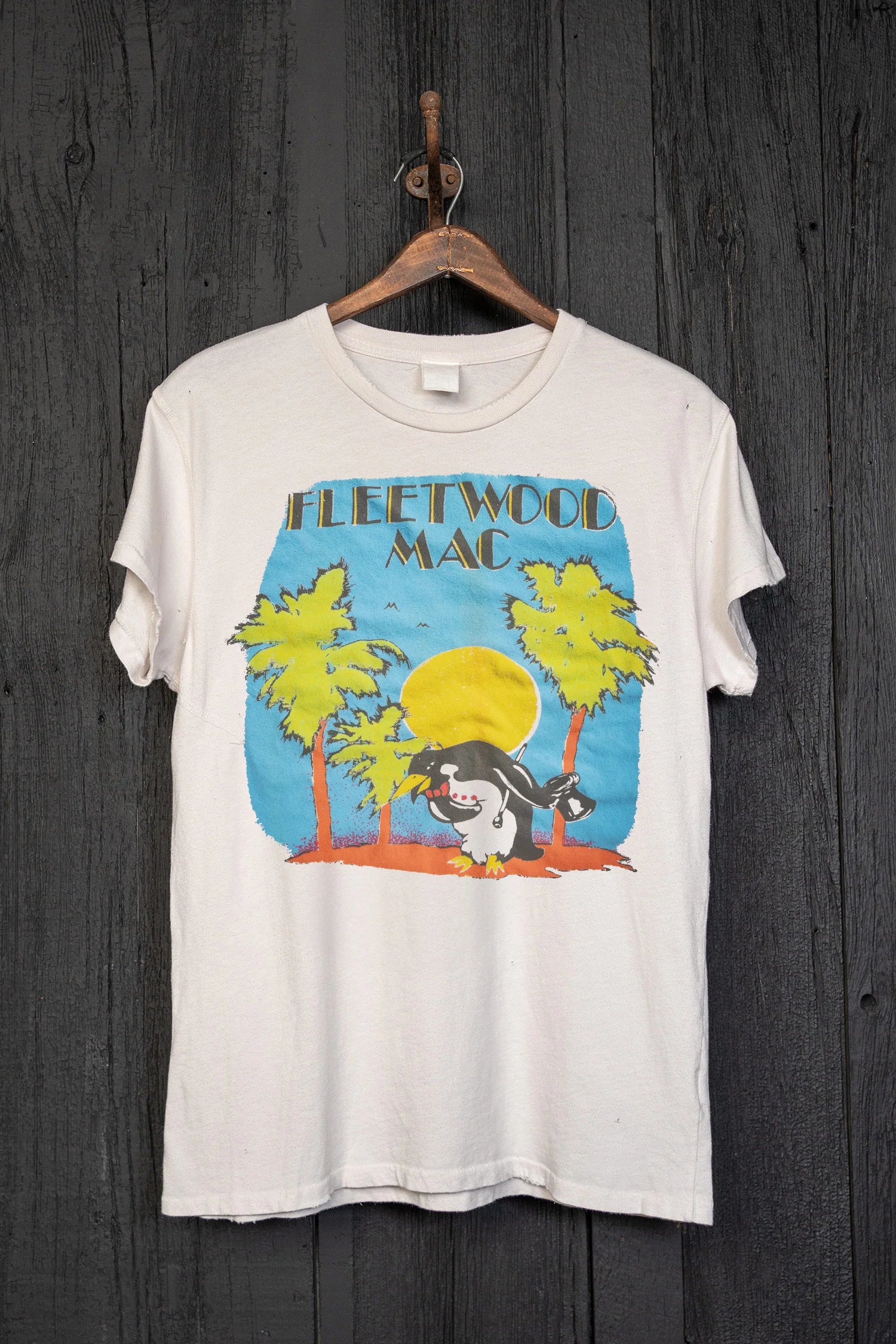 Vintage Fleetwood Mac Band T-Shirt - MadeWorn Retro Rock Tee for Concerts & Music Festivals