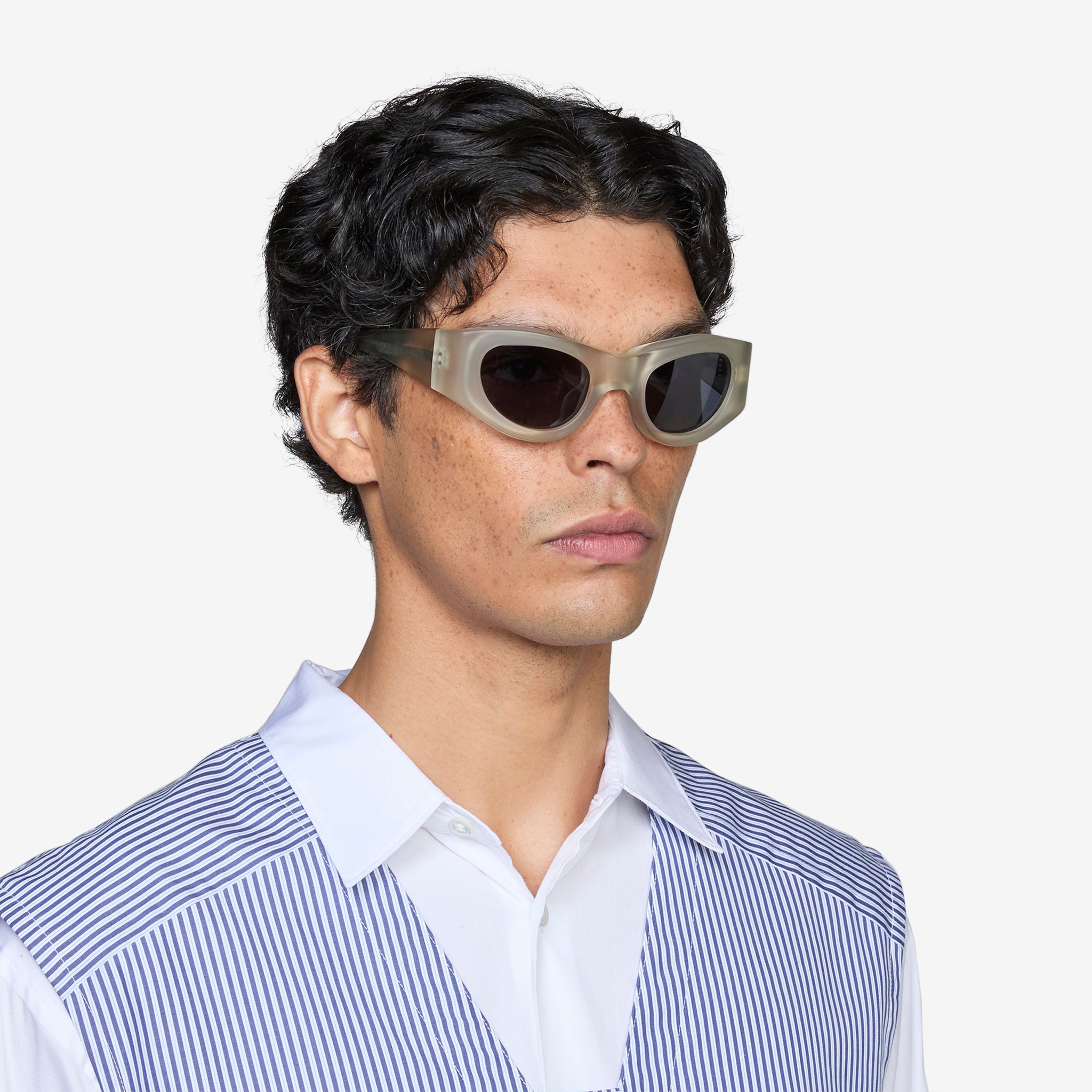 Stylish Grey Aviator Sunglasses for Men & Women - UV Protection Polarized Lenses - Perfect for Driving, Beach & Outdoor Activities